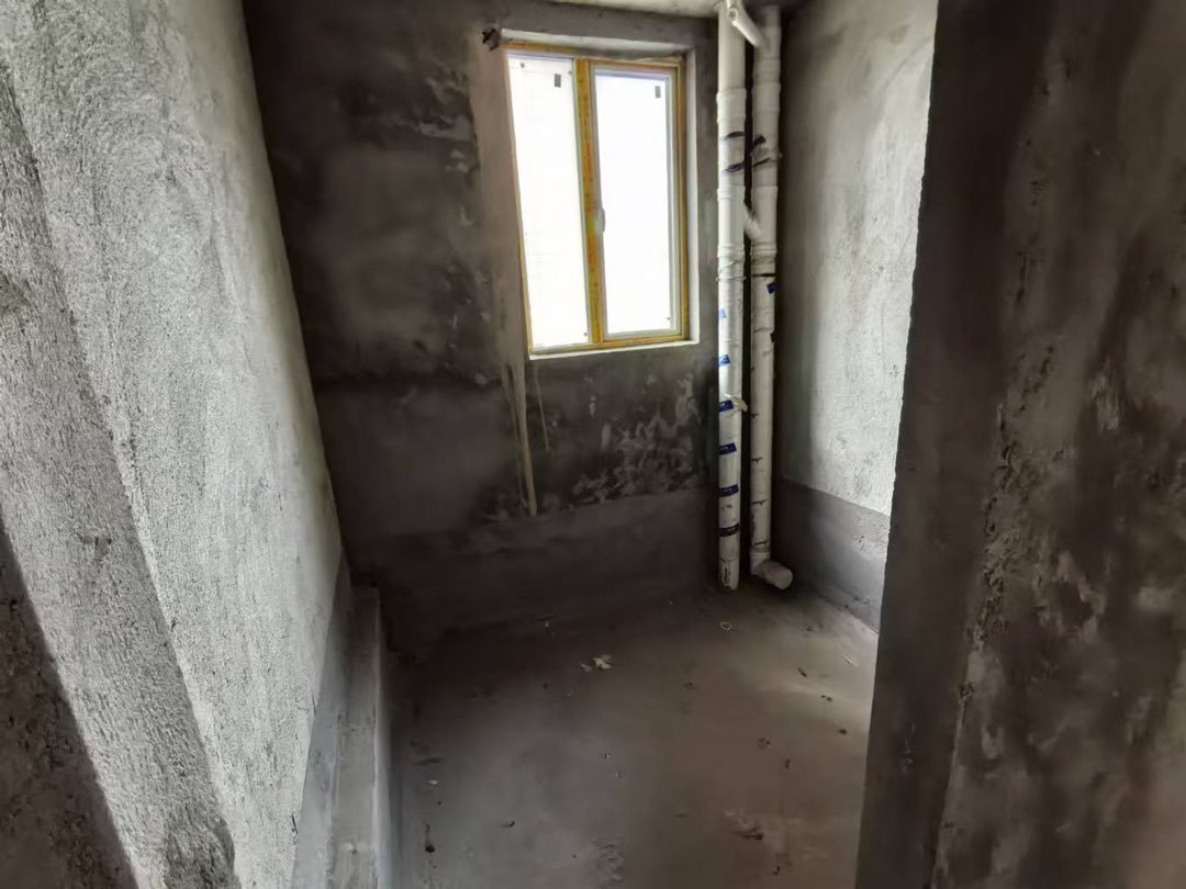 捡漏，城南，蓝天新城，电梯12层，送一个车位，证满二