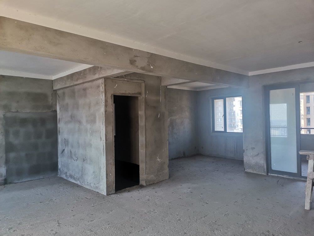 御台公馆 毛坯大三房 房东诚心出售 随时看房 电梯中间楼层