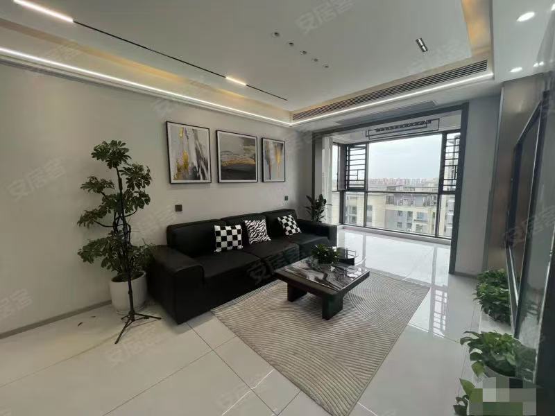 降价了，风和日丽，精装三房两卫，单价5400+，全新装修，送车位，双书包，凤凰层