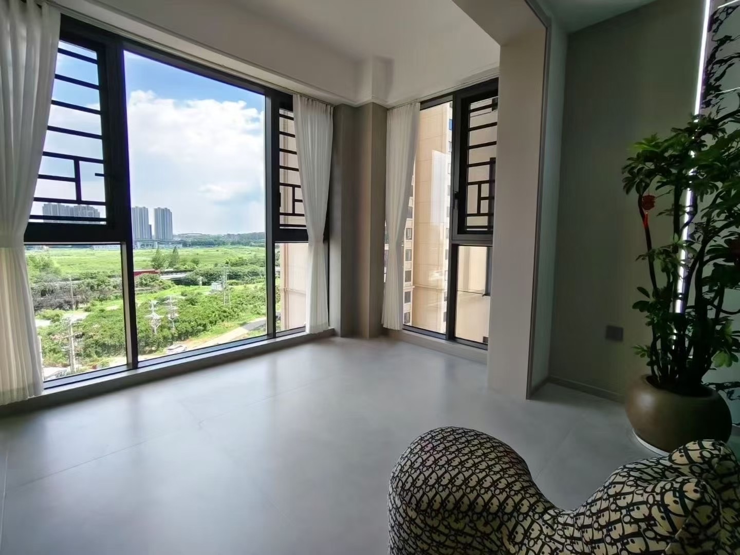 城南，南国明珠，精装3房2卫，电梯8楼全新装修拎包入住，满2过户费低