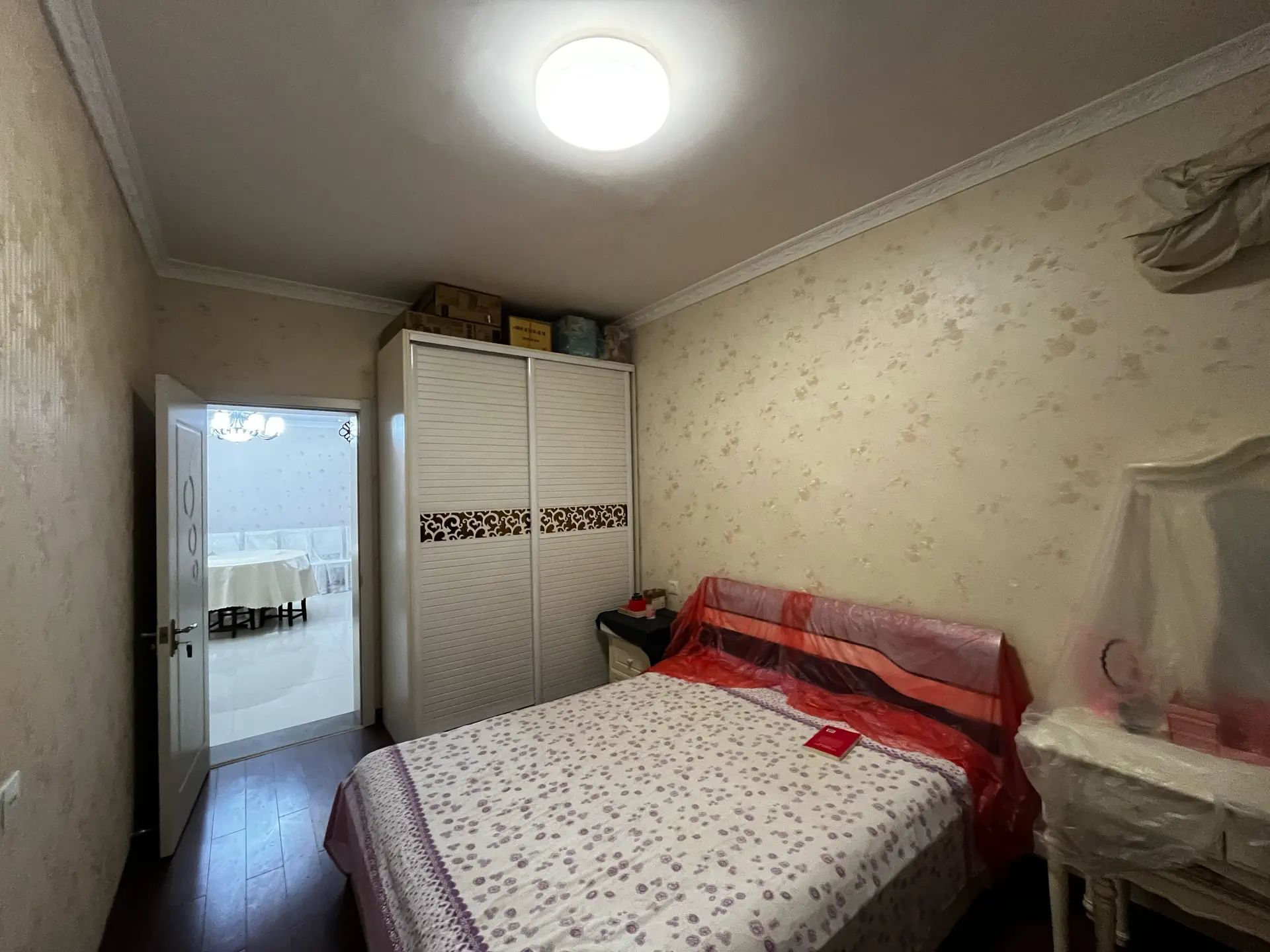 黄荆雅园3楼的电梯房2室2厅1卫精装修优价出售！