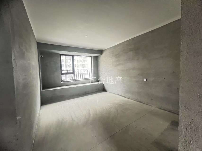 吾悦华府，110平毛坯三房，66万