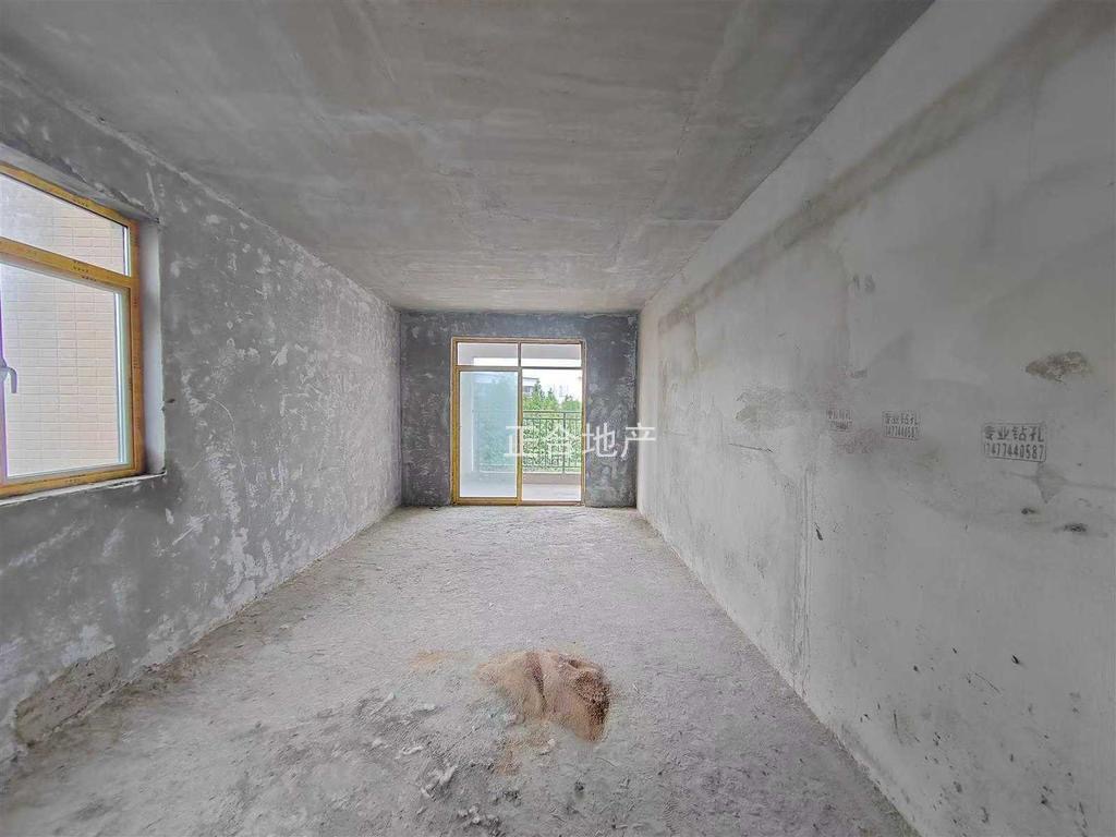 急售，职院附近，沔阳天泽园 ，毛坯两房 ， 电梯小高层， 边户 ，证满二，价格可谈