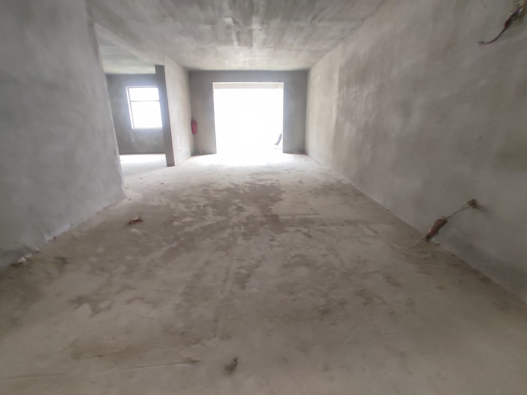 元泰清华园.毛坯大三房.证件满二.单嫁才5800多.看房方便