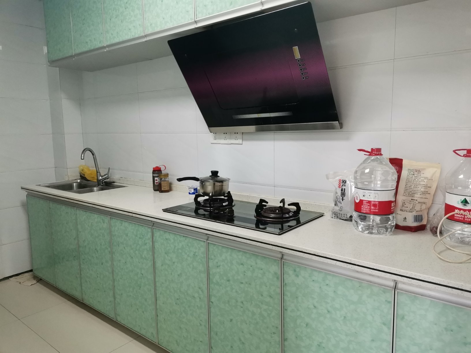 翰林公馆3室2厅2卫精装修家具家电全配优价出租！