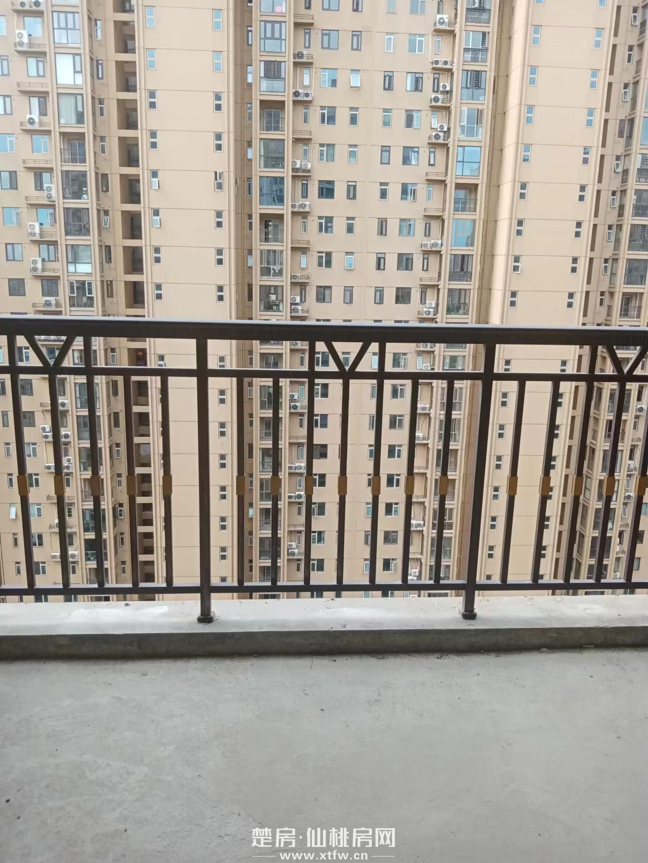 锦绣江山毛坯房，业主外地置业，南北通透餐客一体，双阳台，看房方便