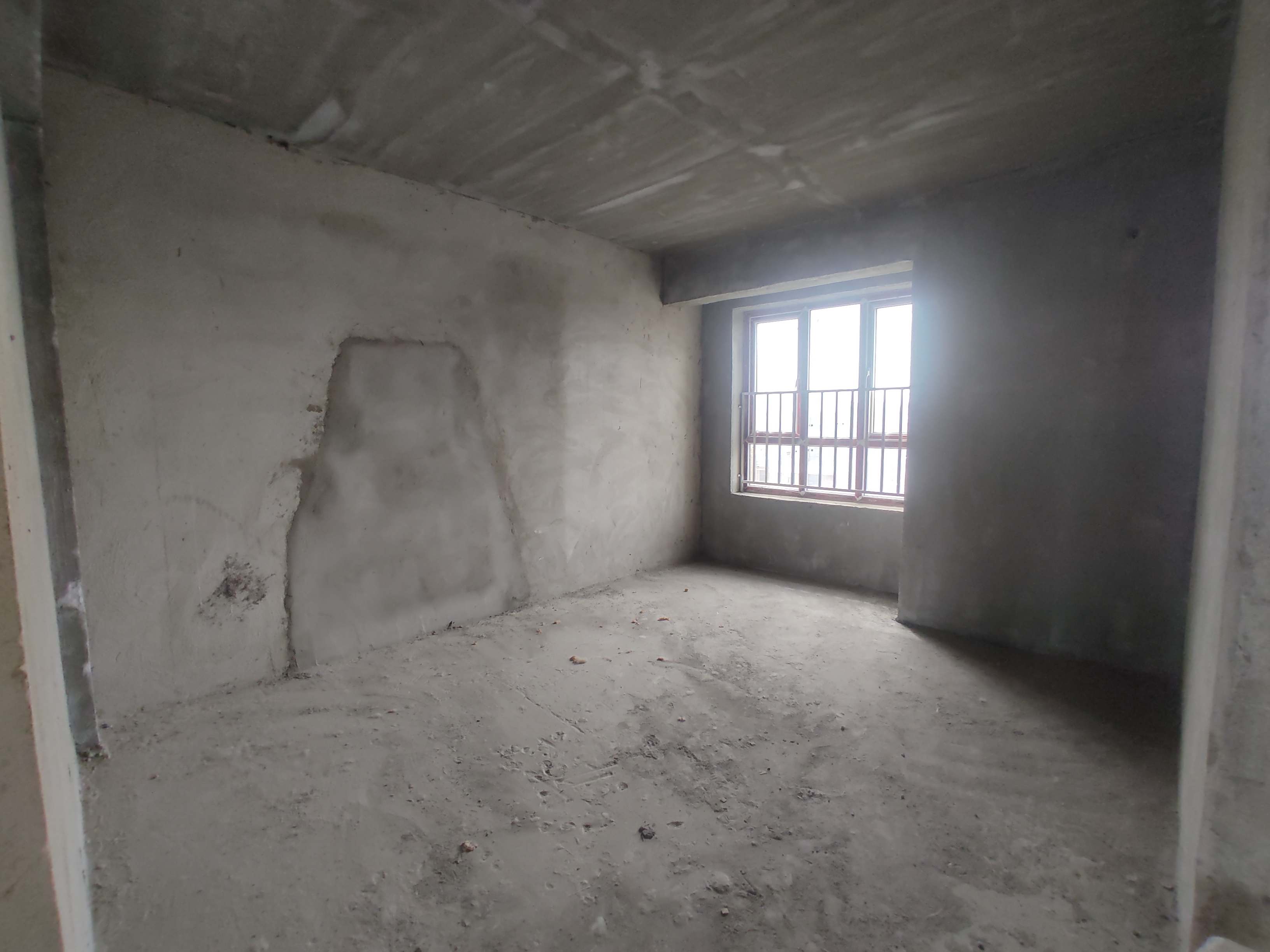 沔阳公馆.毛坯大三房边户.南北通透.小区环境好.看房方便