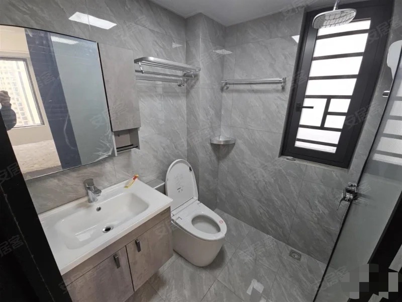 395，南城新区，交投满庭春，精装四房，单价5千多点，拎包住，捡漏