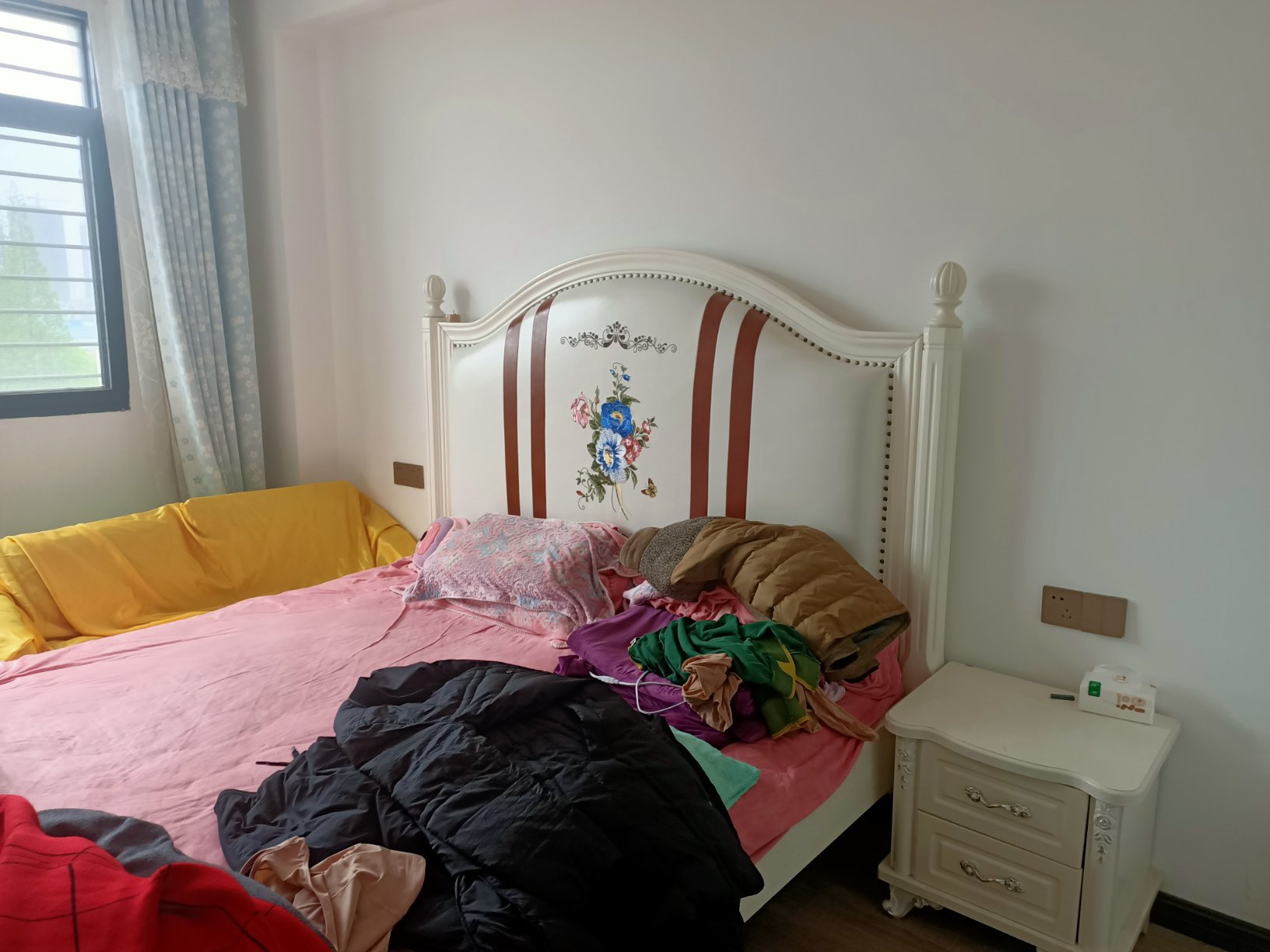 新八中附近逸景轩小区电梯好楼层南北通透128平三房两厅两卫