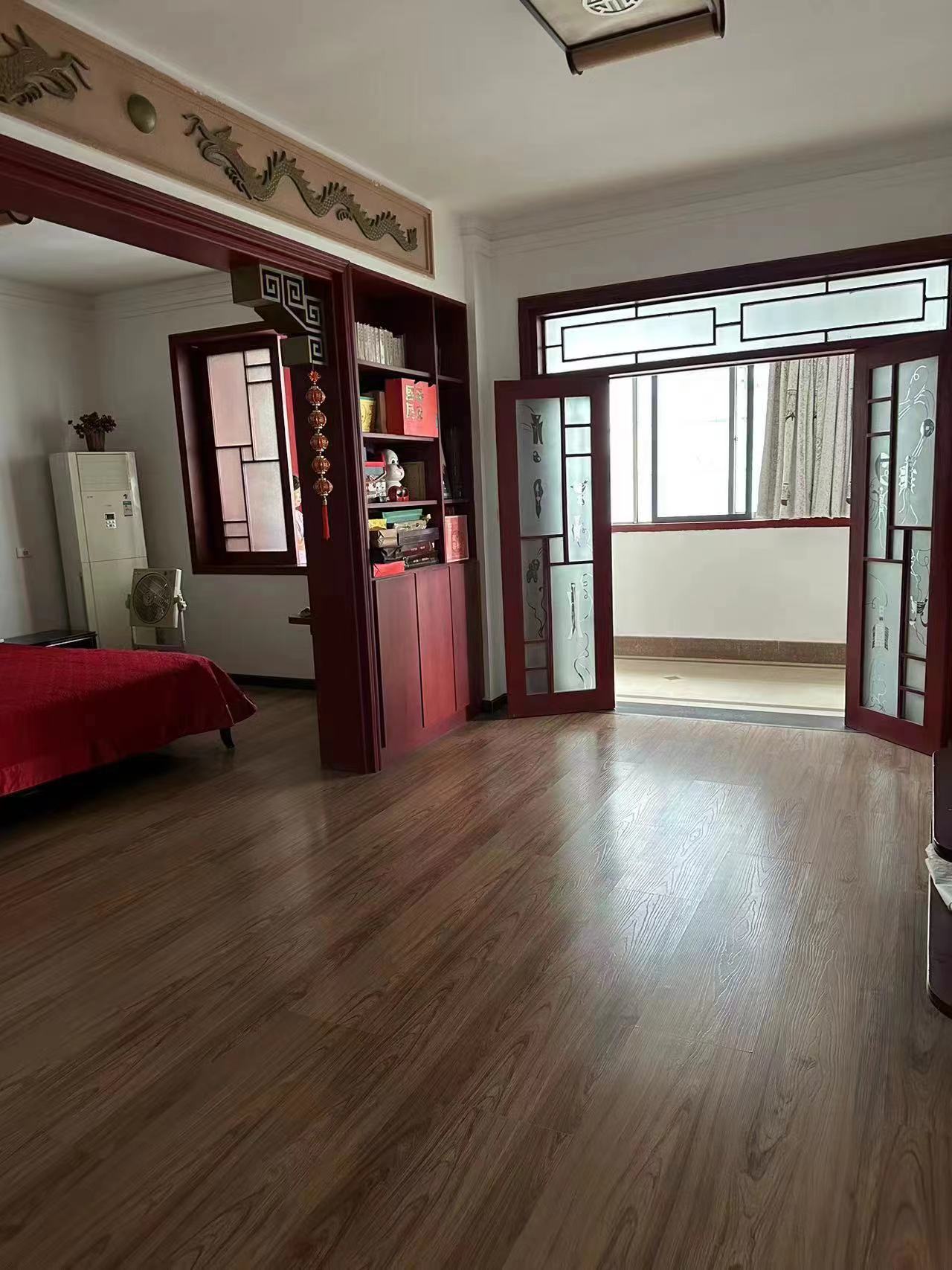 华宝小区.精装大平层.证件满二.看房方便