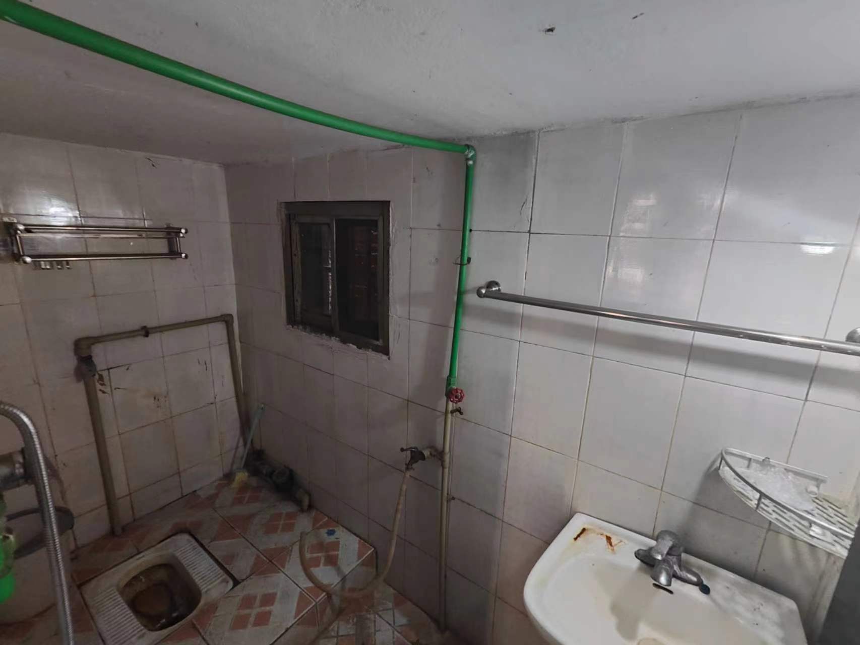 宏达路，沃尔玛附近仓库便宜出租，才600一个月，也可以当两室一厅住