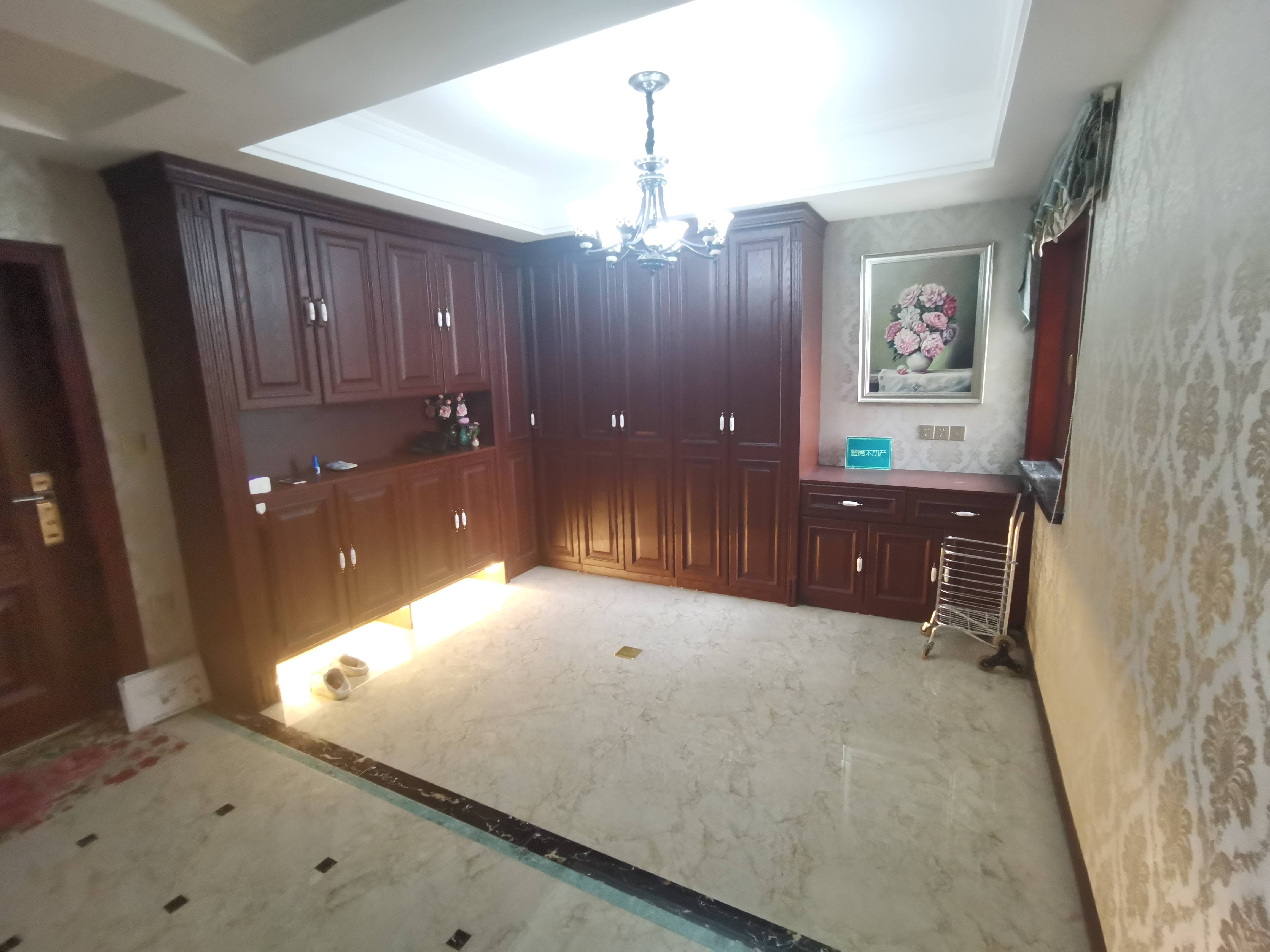 润泽天下豪装3房，沔阳 对面，装修都花了40万，有证可按揭