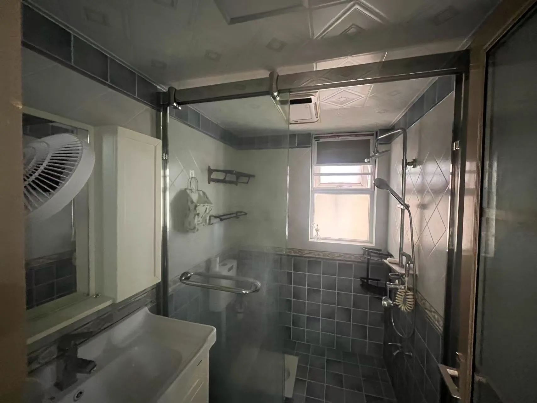 城西，满庭春，精装三房两厅两卫，成色新，电梯好楼层，证满二