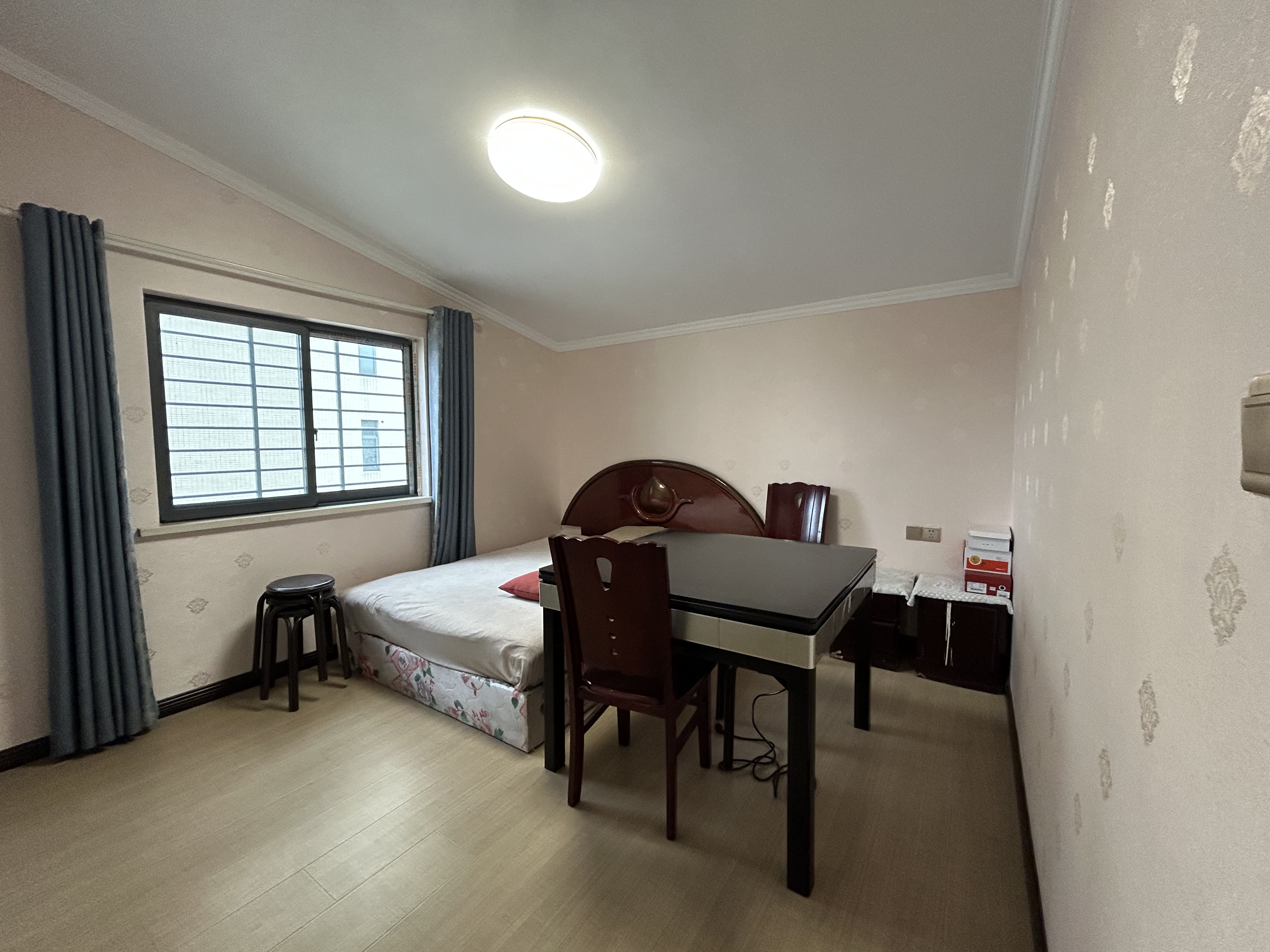 路安花苑.精装复式五房.房子成色新.看房方便