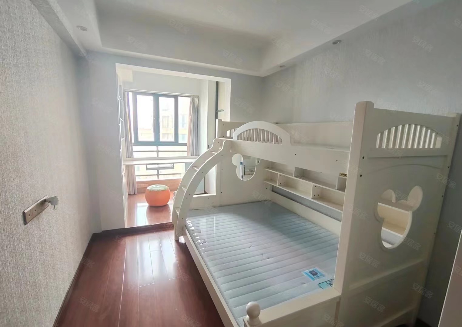 61，业主降价急售，精装三房，电梯中间楼层，单价5900，证满二