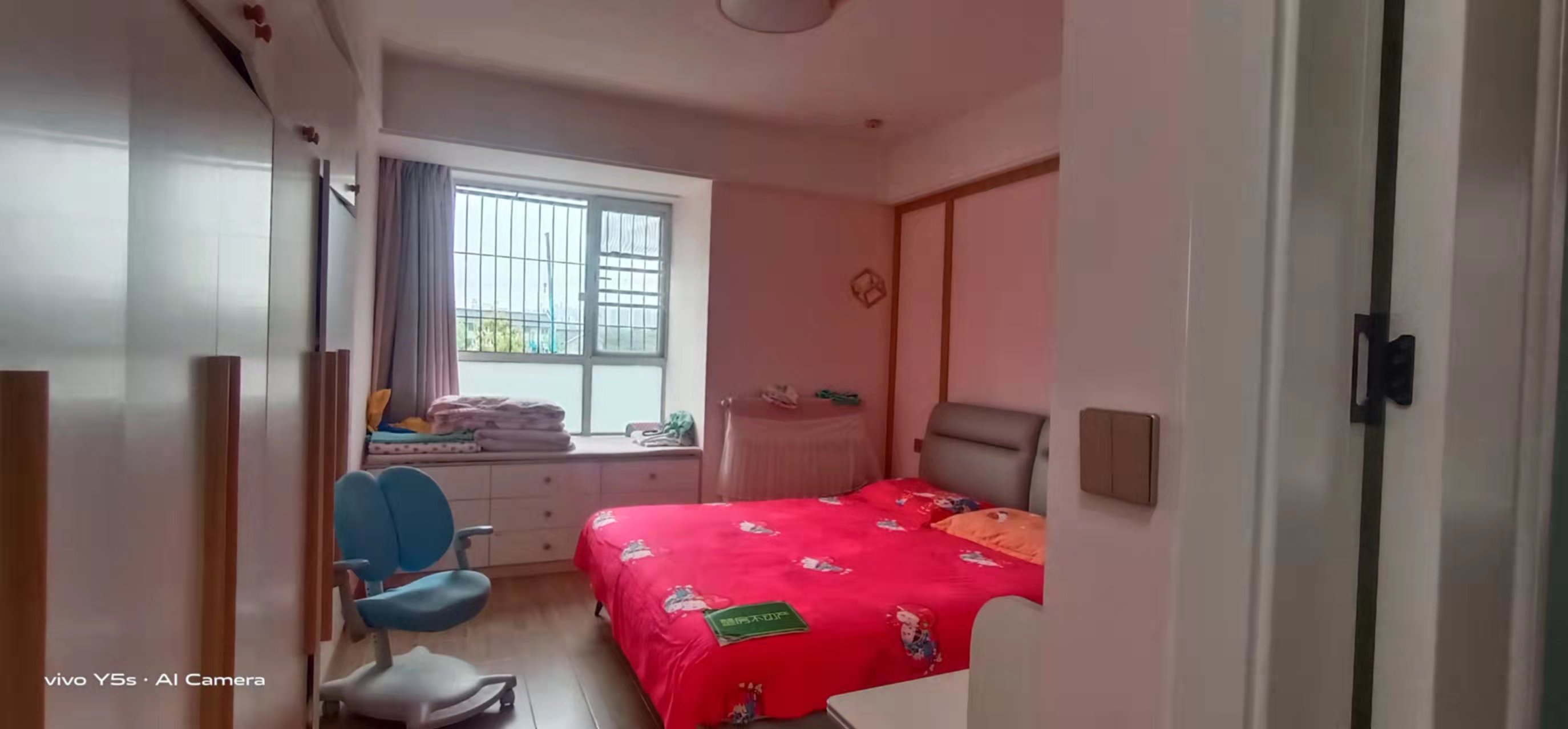 领秀城精装大三房，品牌家具家电，带车位出售