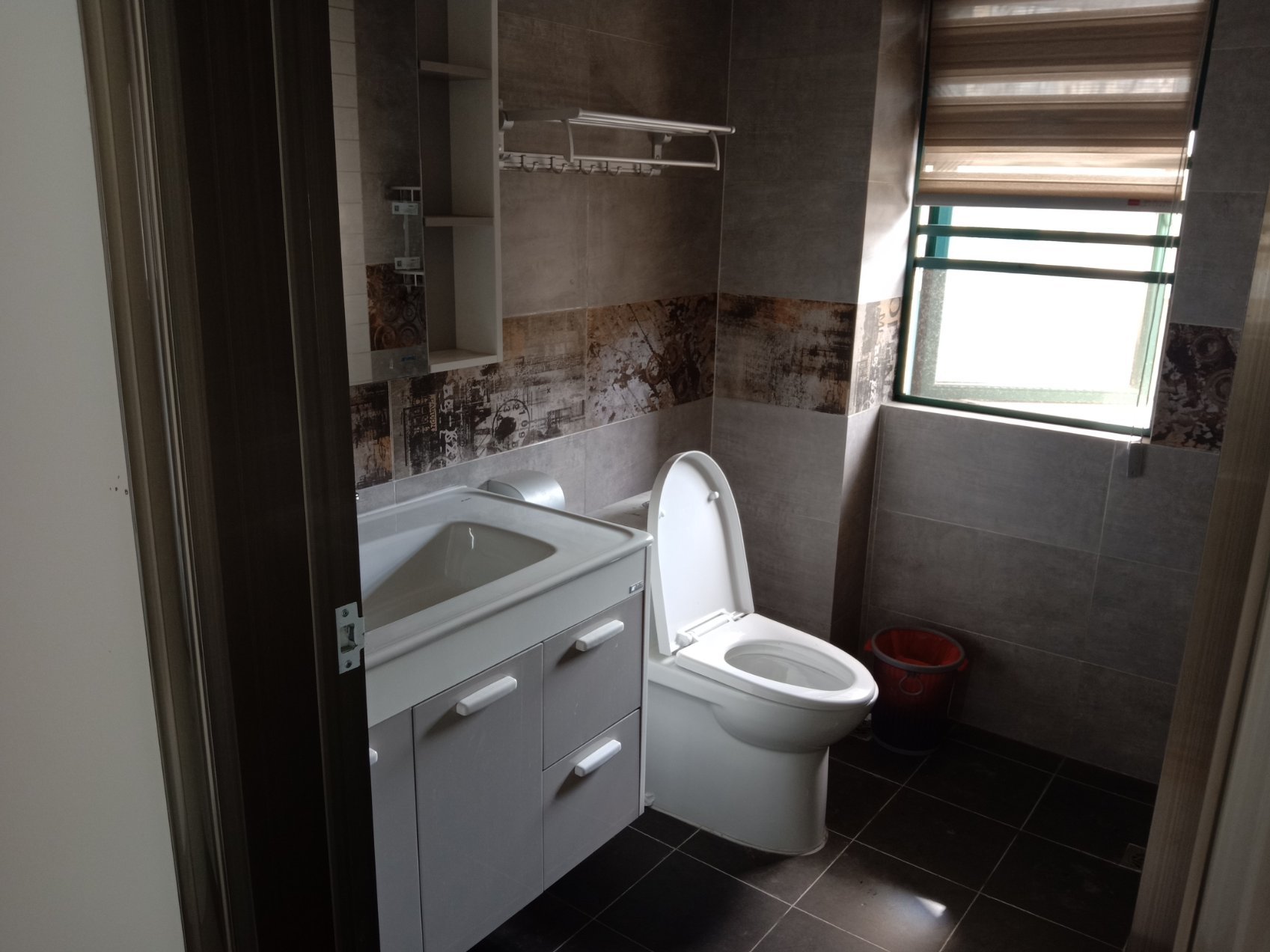 新城壹号五期132.22平全新精装修三面采光南北通透