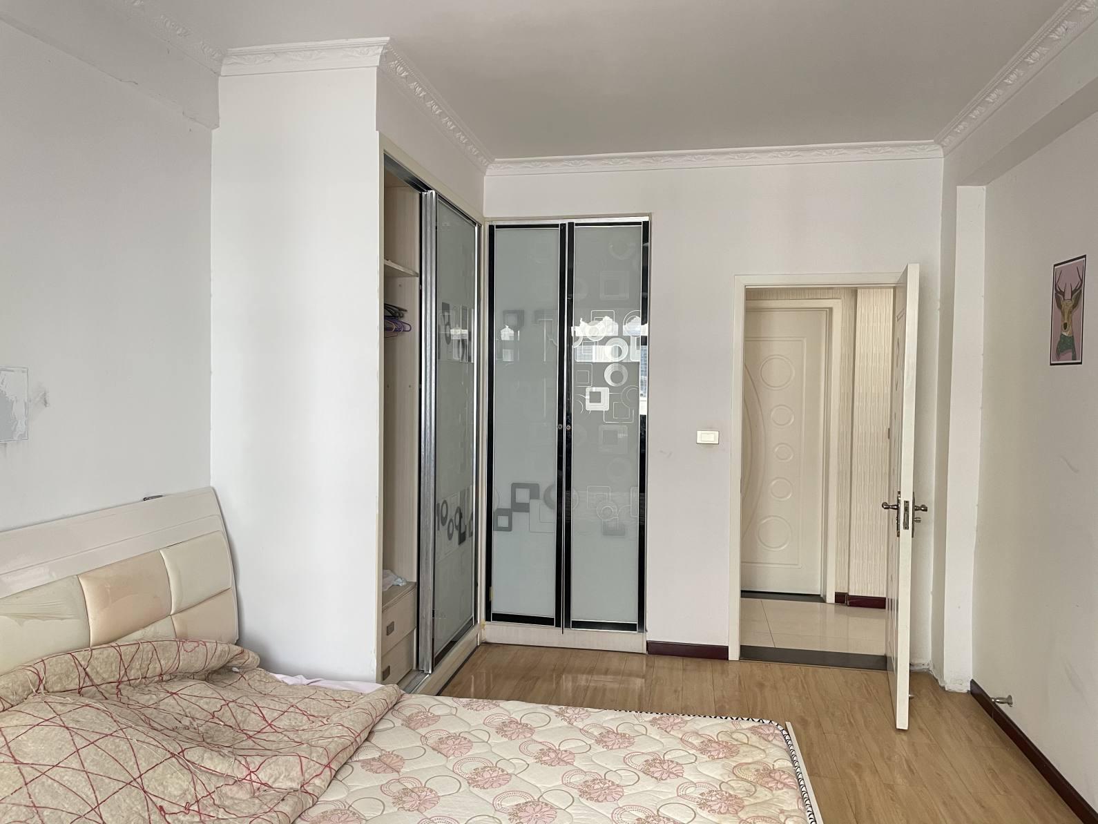 江汉名居花园洋房装修三房拎包入住