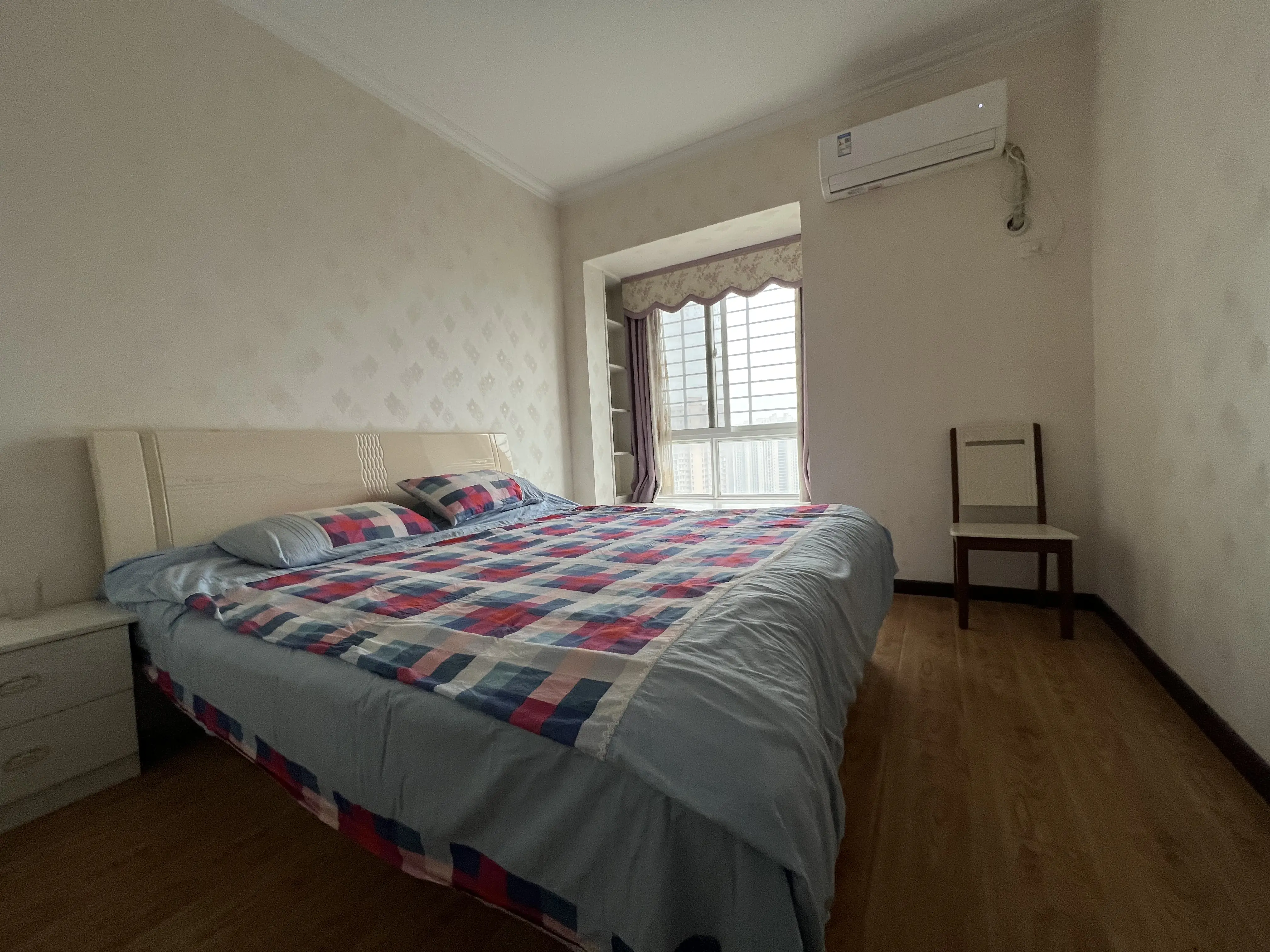 现代城2室2厅2卫精装修两证全39.8万优价出售，支持按揭贷款！