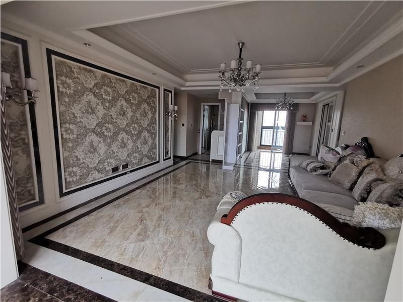 满庭春全屋订制精装修，湖景大四房只卖毛坯价，户型方正采光无敌