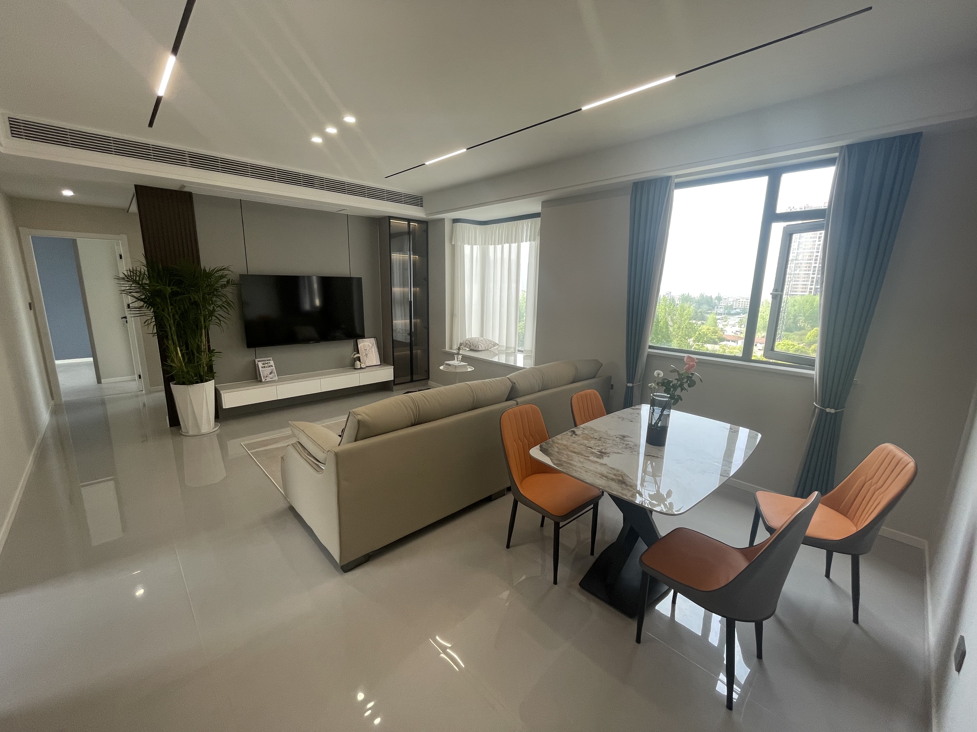 紫润尚城  三房两卫  全新装修  大阳台 采光好  满二