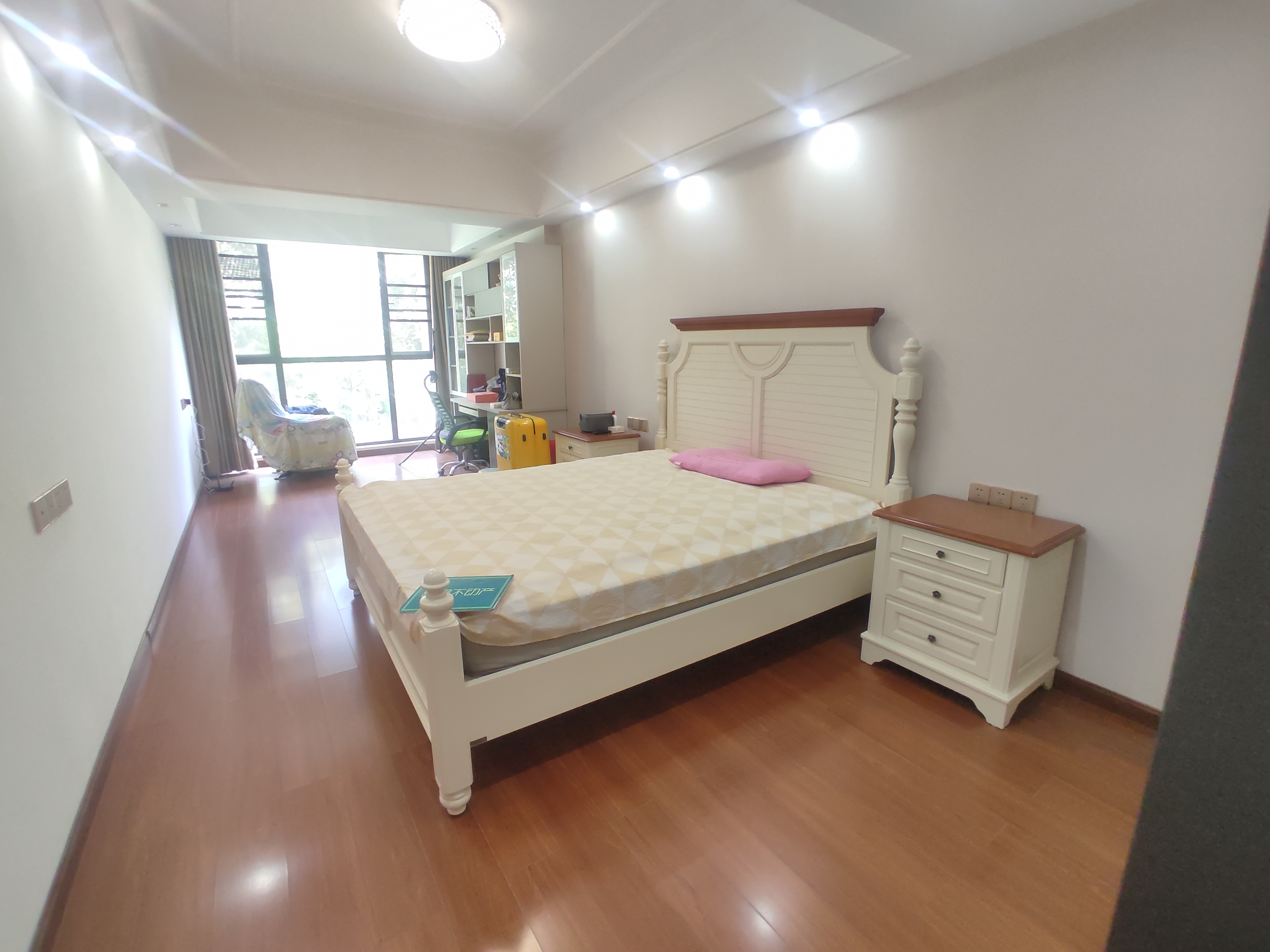 新城一号电梯洋房一梯一户装修好大平层环境优美南北通透证件满二