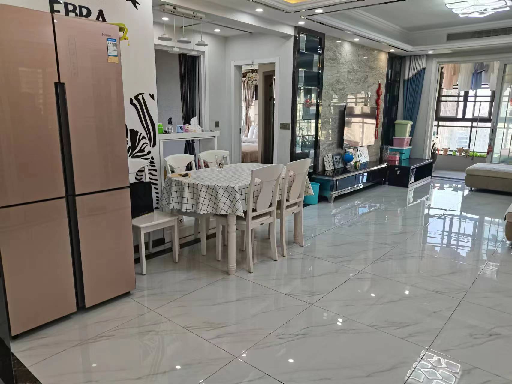 公园世家.精装三房两卫.中间楼层..证件满二.看房约