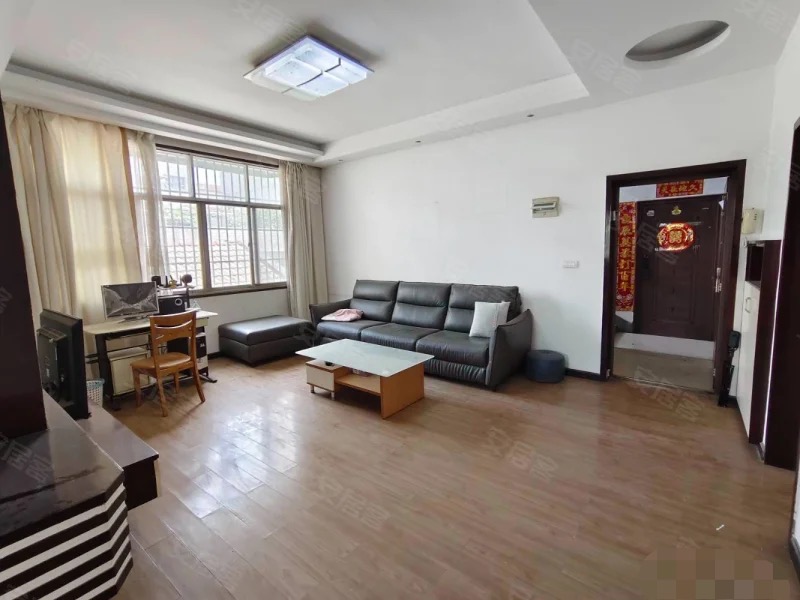 三丰鼎城对面，步梯2楼，大院子好停车，带地下室，楼龄新