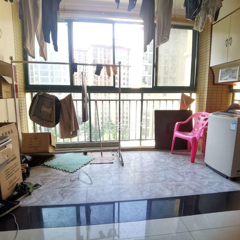 亏本出，新城壹号，小高层，精装三房，中间楼层，单价4700！