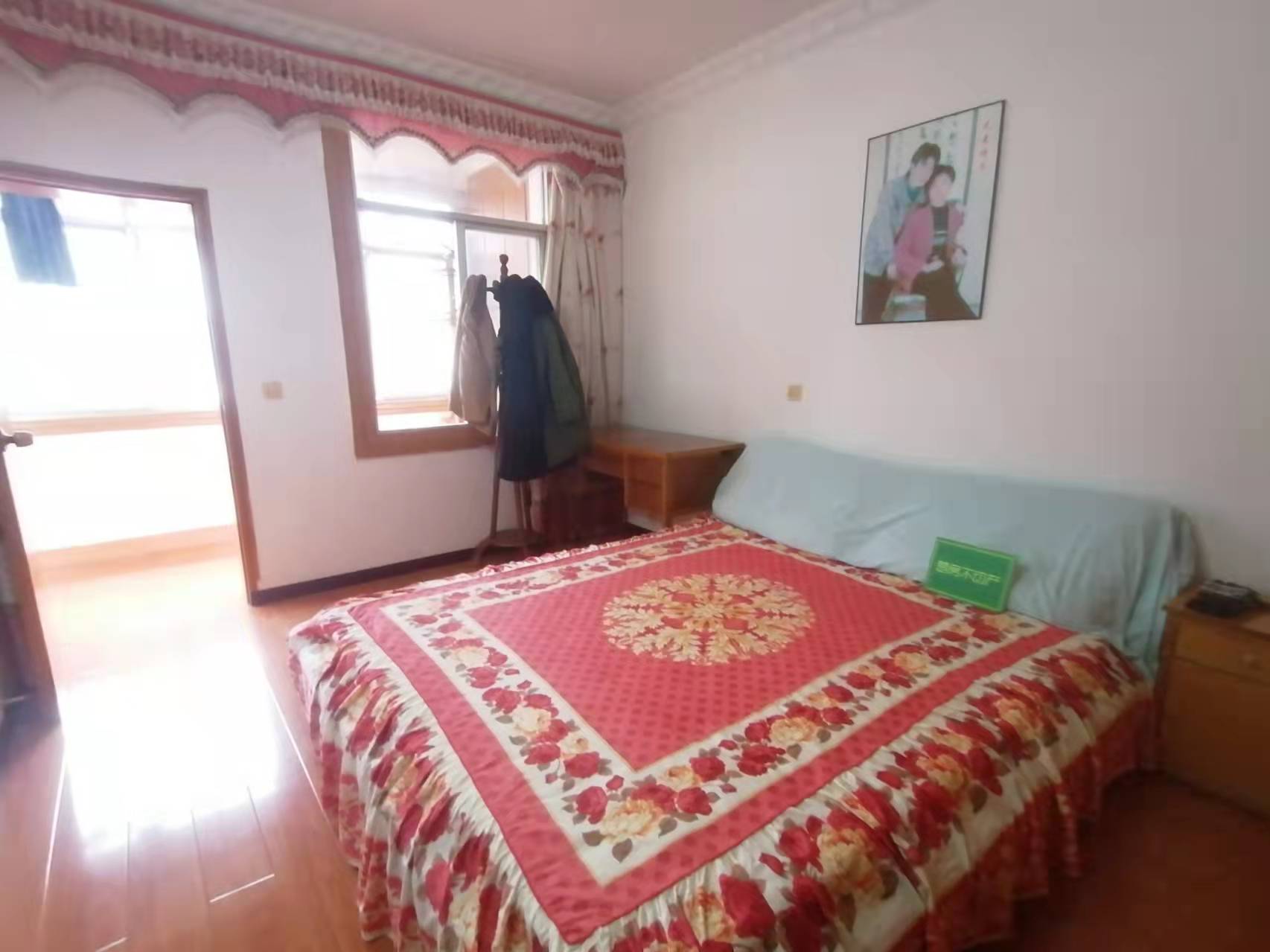 三中旁边粮义宿色精装修步梯好楼层不动产证在手看房方便