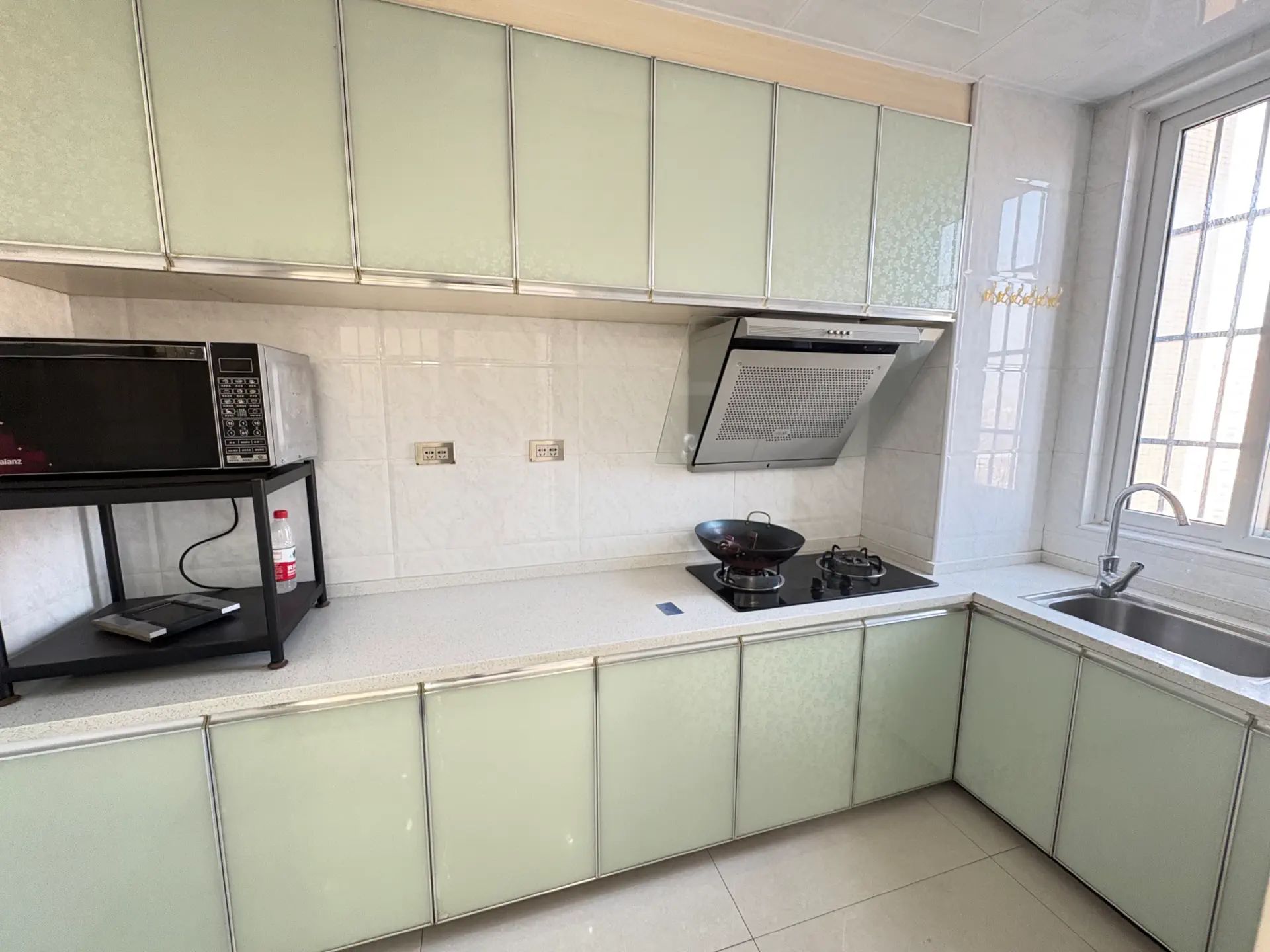 一中对面，翰林公馆，精装3房2卫，南北双阳台，​东边户，单价4600