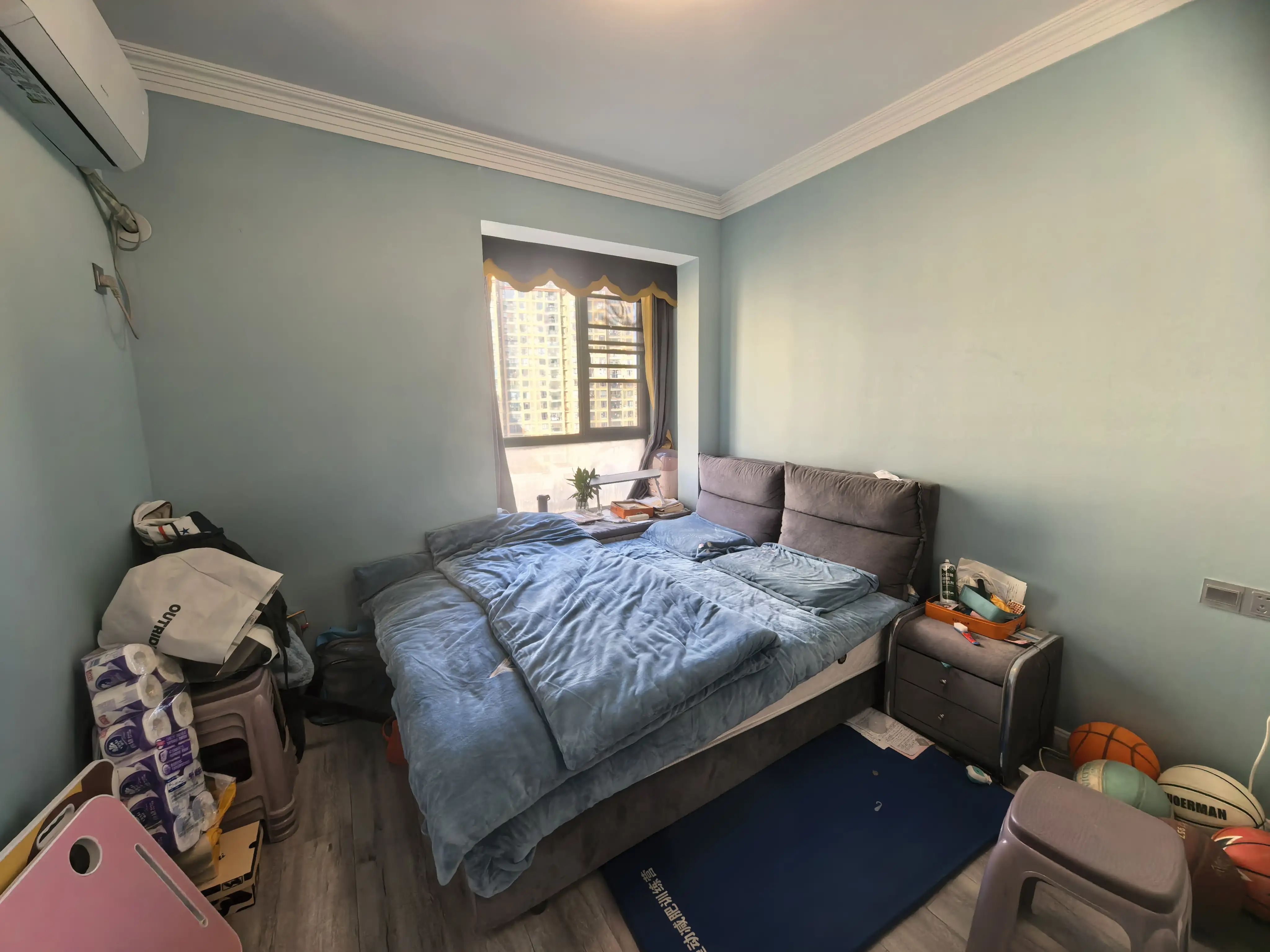 亏本出售，城南新城壹号，成色新，精装三房，拎包入住，电梯中间楼层，证满二