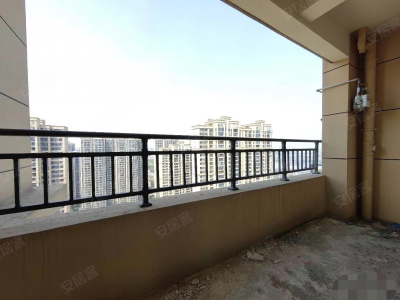 城南，次新小区森林国际翡冷翠，边户，毛坯3房2卫，证满二，电梯好楼层