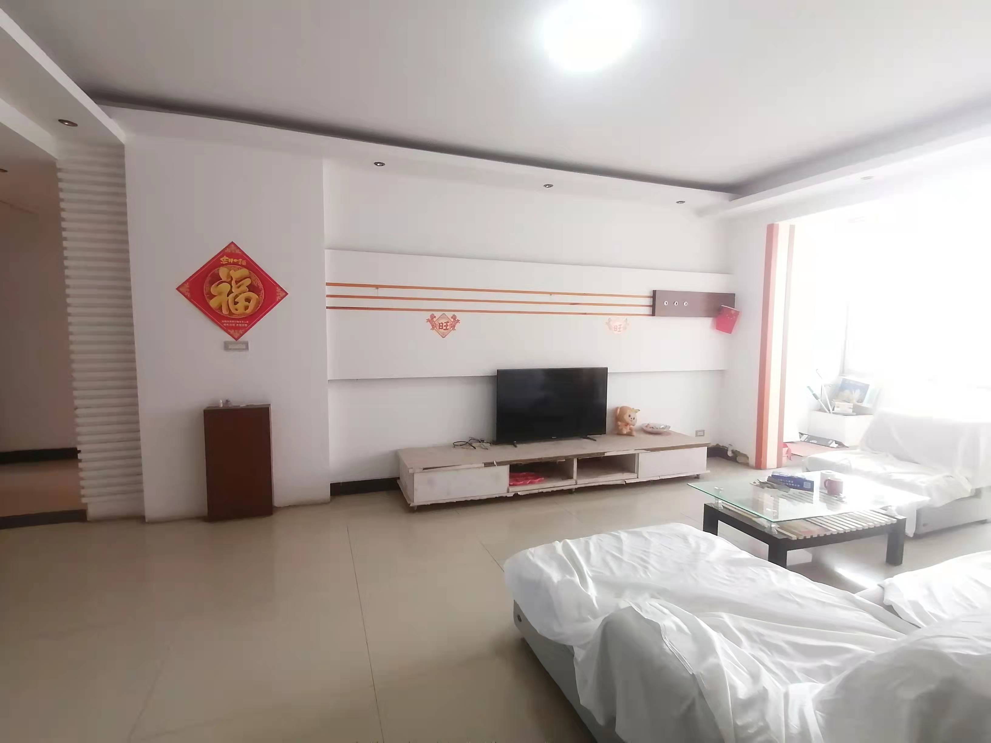 车站对面宏达小区精装修南北通透手付5万采光超好