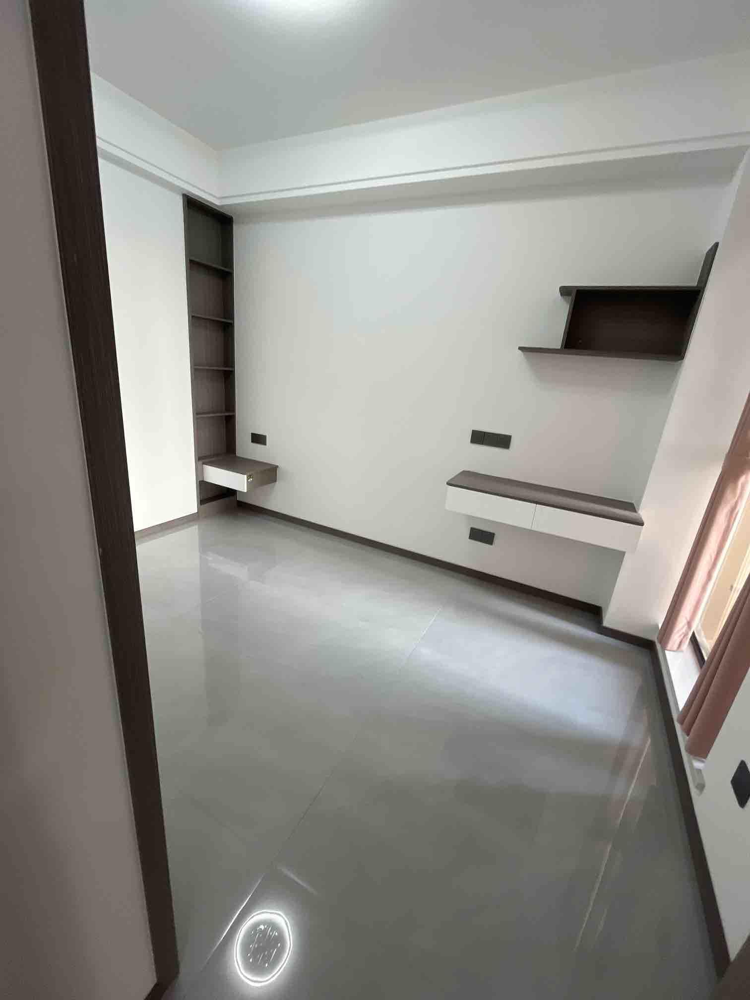 城南全新装修一天未住电梯5500拎包入住