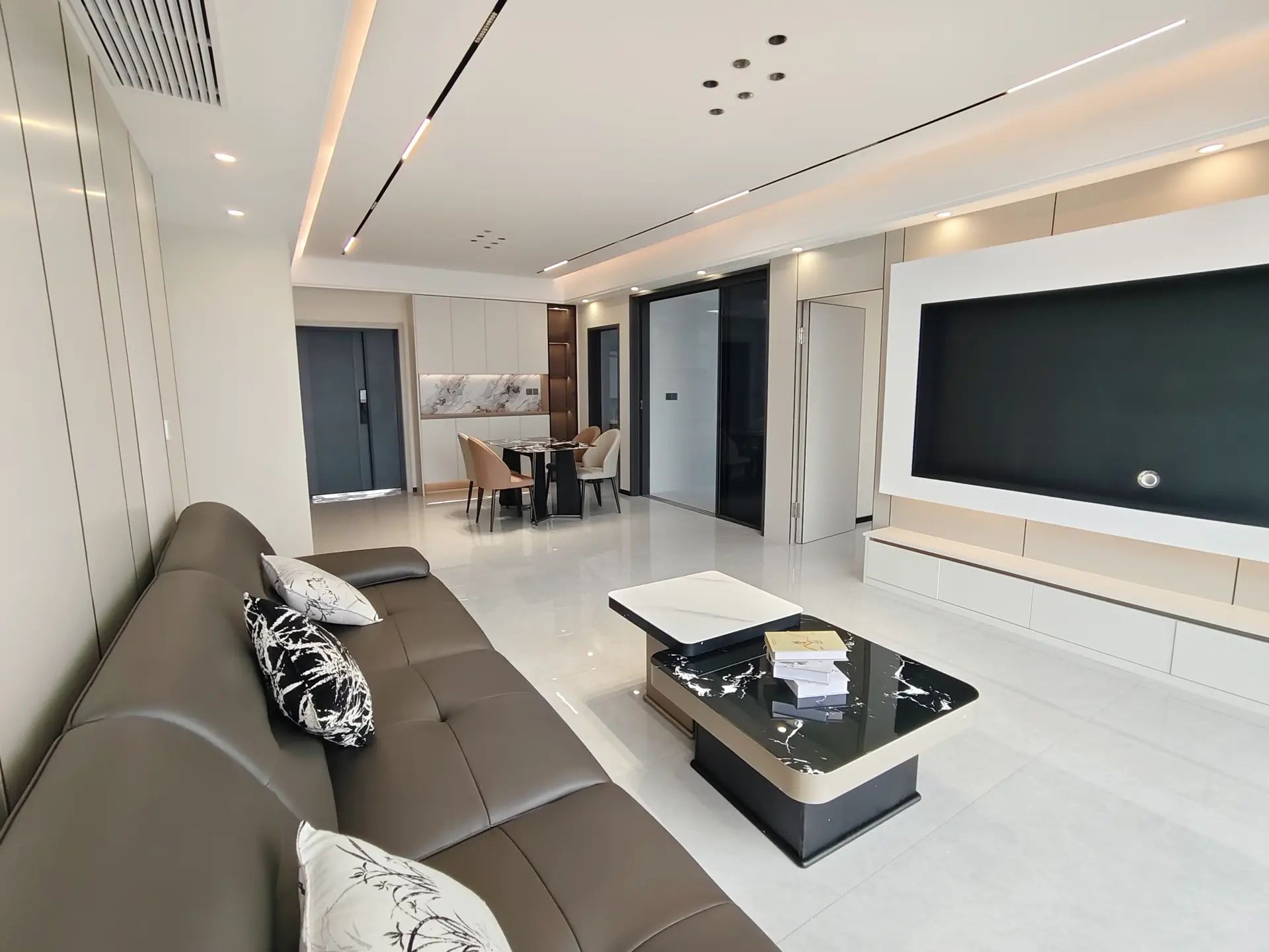 城南，元泰C区，精装三房，好楼层21楼，满五，诚心出售