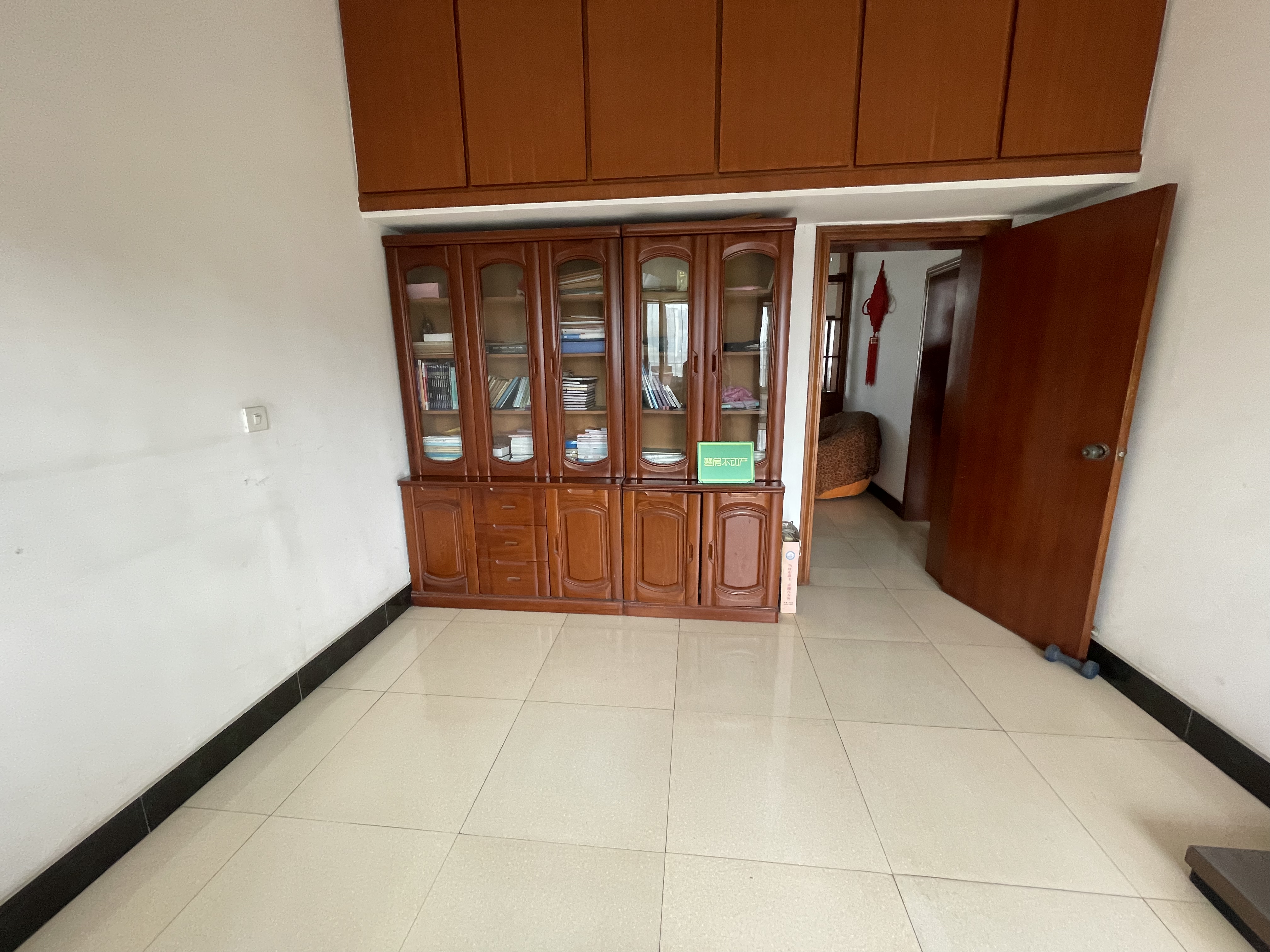 时代广场对面.车站旁.财政局宿舍.有大院子停车.税费低.看房方便