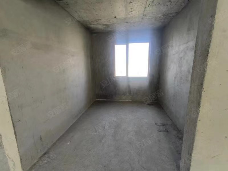 ?195，城南，蓝天新城，边户，好楼层，单价5400，满二，送车位