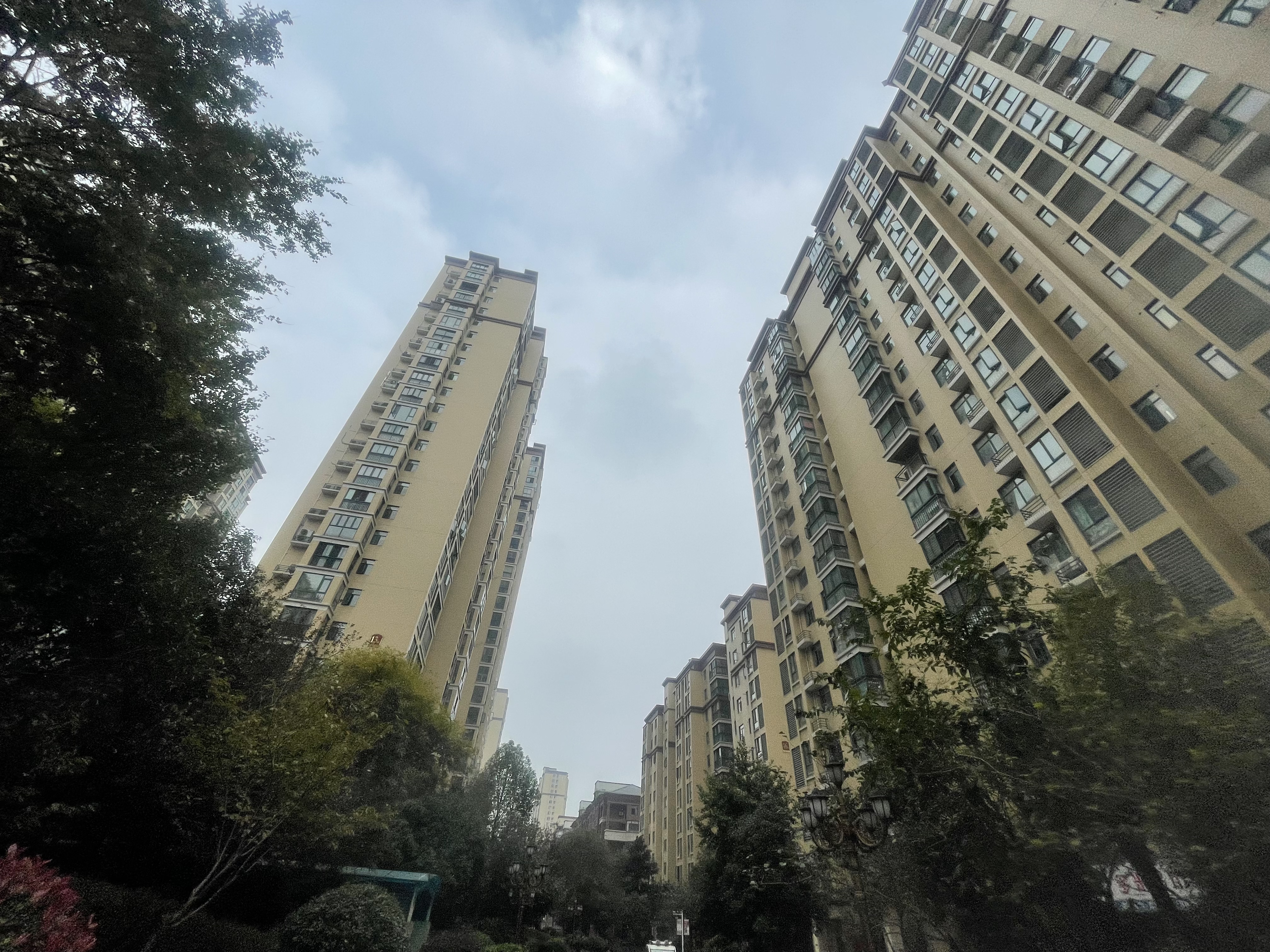 城南.新城一号.满五.精装三房.带车位一起.楼下就是.幼儿园.