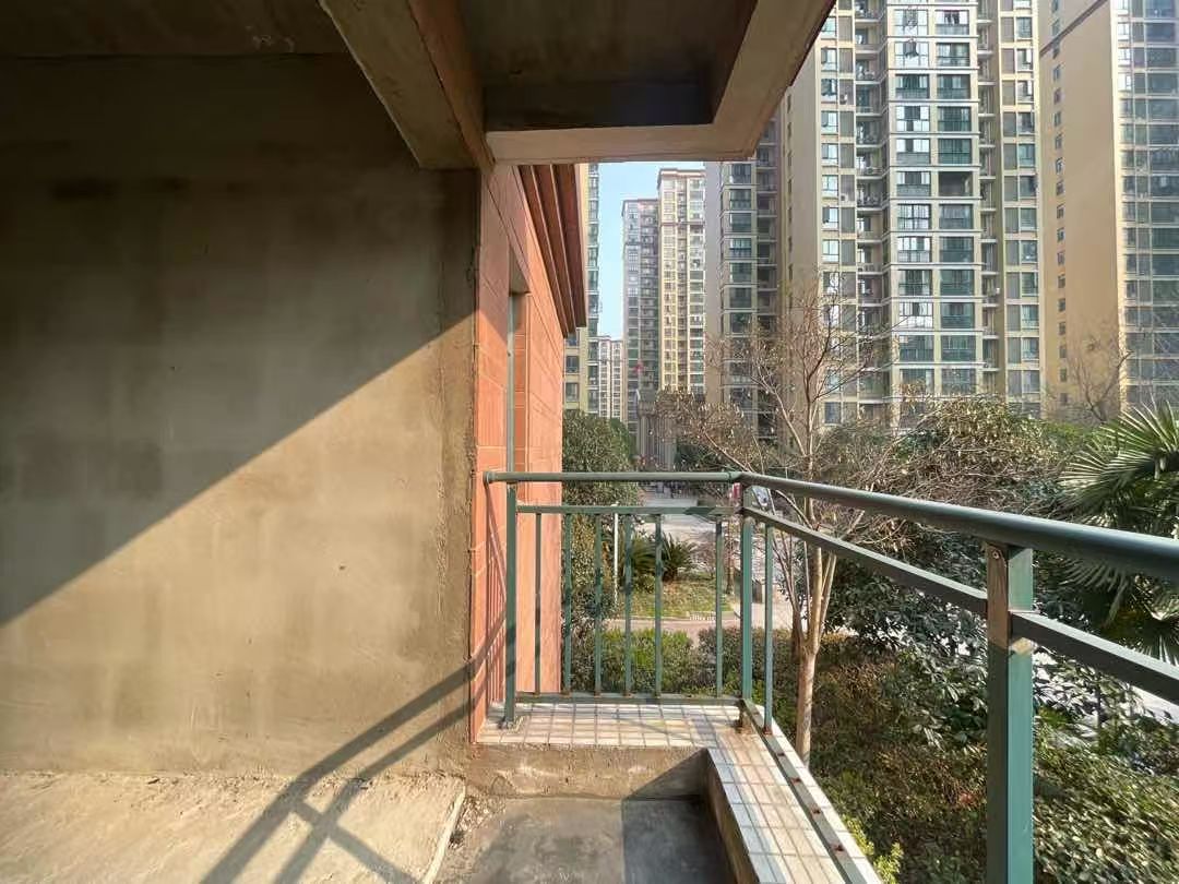 速度捡漏，城南，新城一号，单价3880，带一个大露台，证满，南北通透二