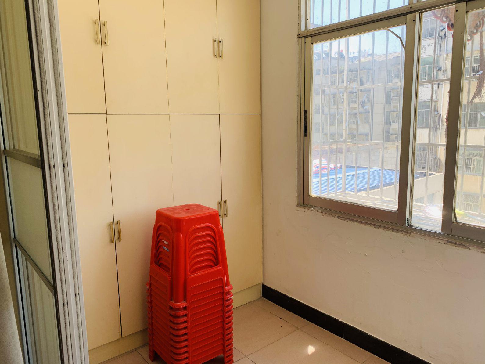 武商旁五建宿舍，精装修三房，步梯中间好楼层