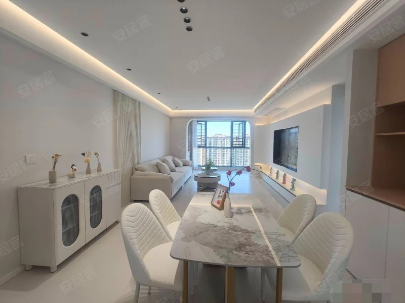 新城壹号五期，全新装修，法式简约风！好楼层，精装3房2卫，双阳台。单价6200一平