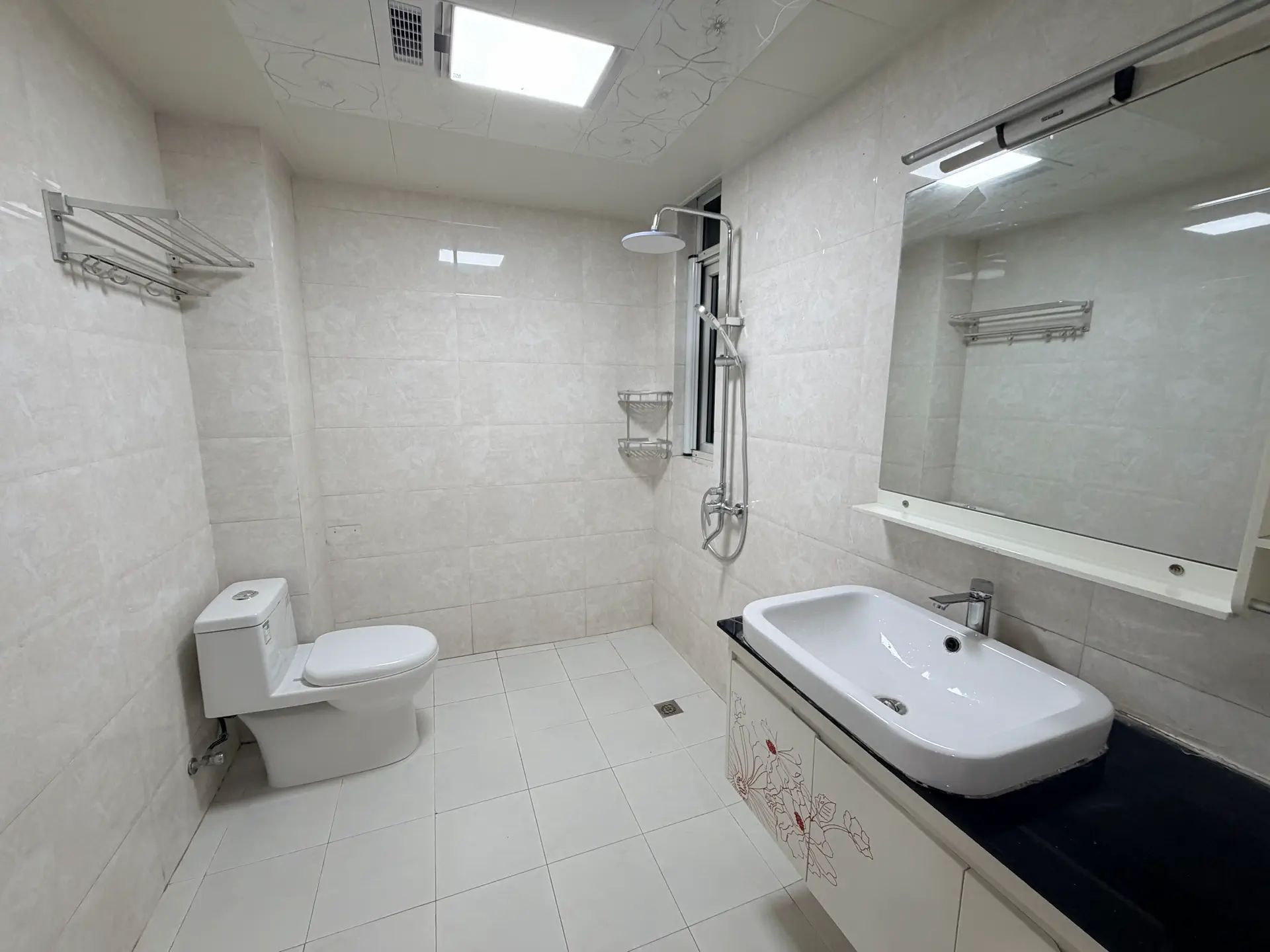 捡漏，亏本出售，和合国际，精装三房两卫，好楼层，证满二