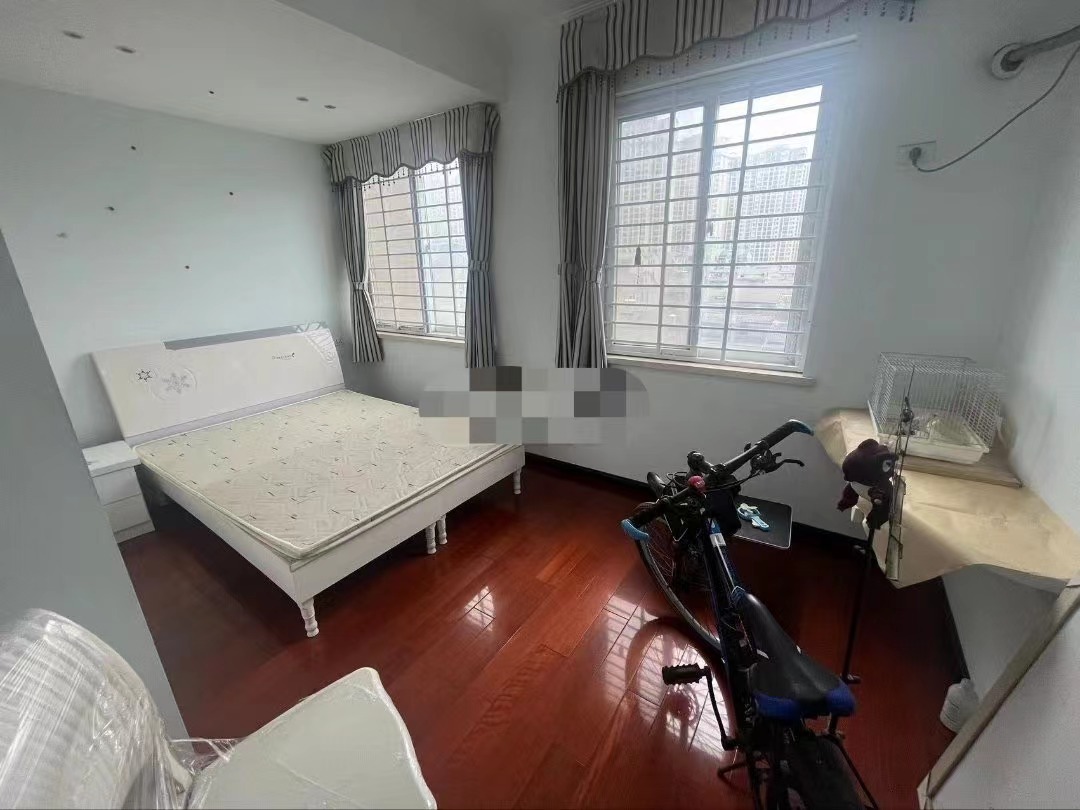 45，三天币卖房源！一中对面漫城林语，精装边户，单价5009一平，诚心出售