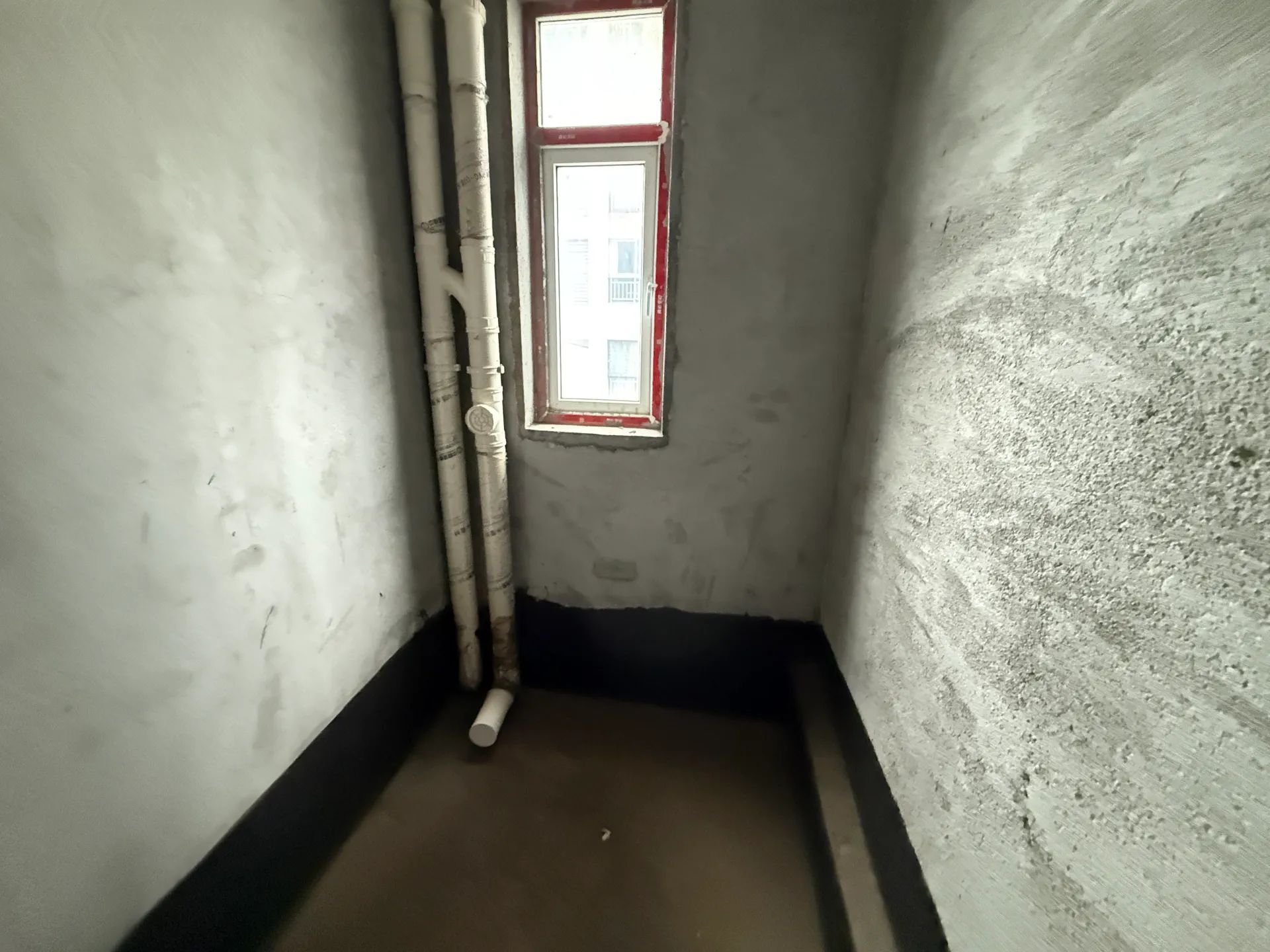 漏房，新妇幼对面，鸿升现代城二期，风和日丽三中，单价3000，证满二