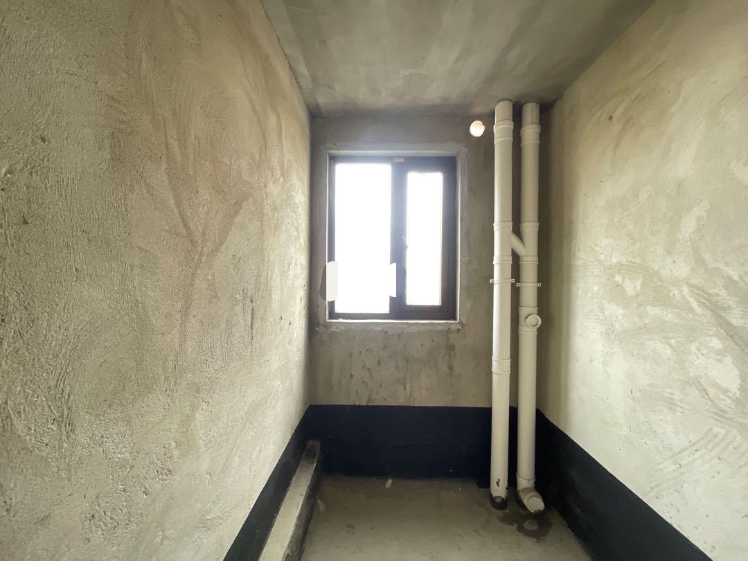 业主急卖，领秀城单价5900，三面采光，好楼层，送入户花园，户型好的很