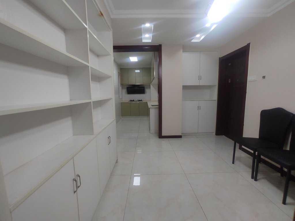 满庭春.精装供暖三房.中间楼层.证件满二.看房方便