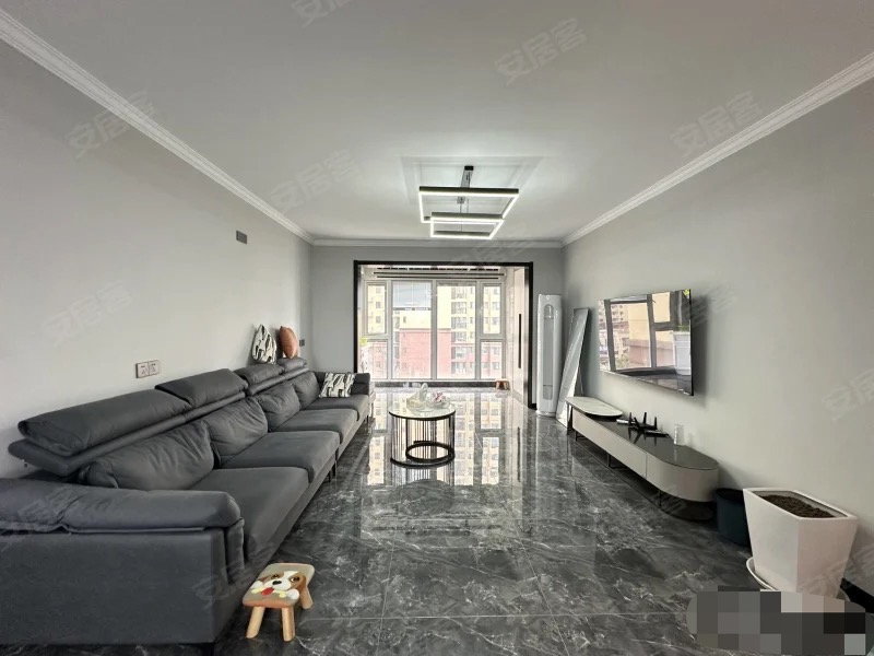 城西，满庭春，精装四房两卫，单价5100，证件满两年，家具家电全送