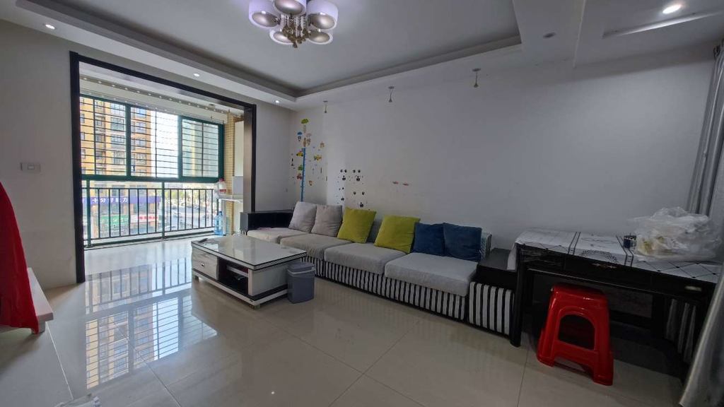 沔街三小旁，新城壹号小高层精装两房，自住，出租，过渡均宜。看房方便