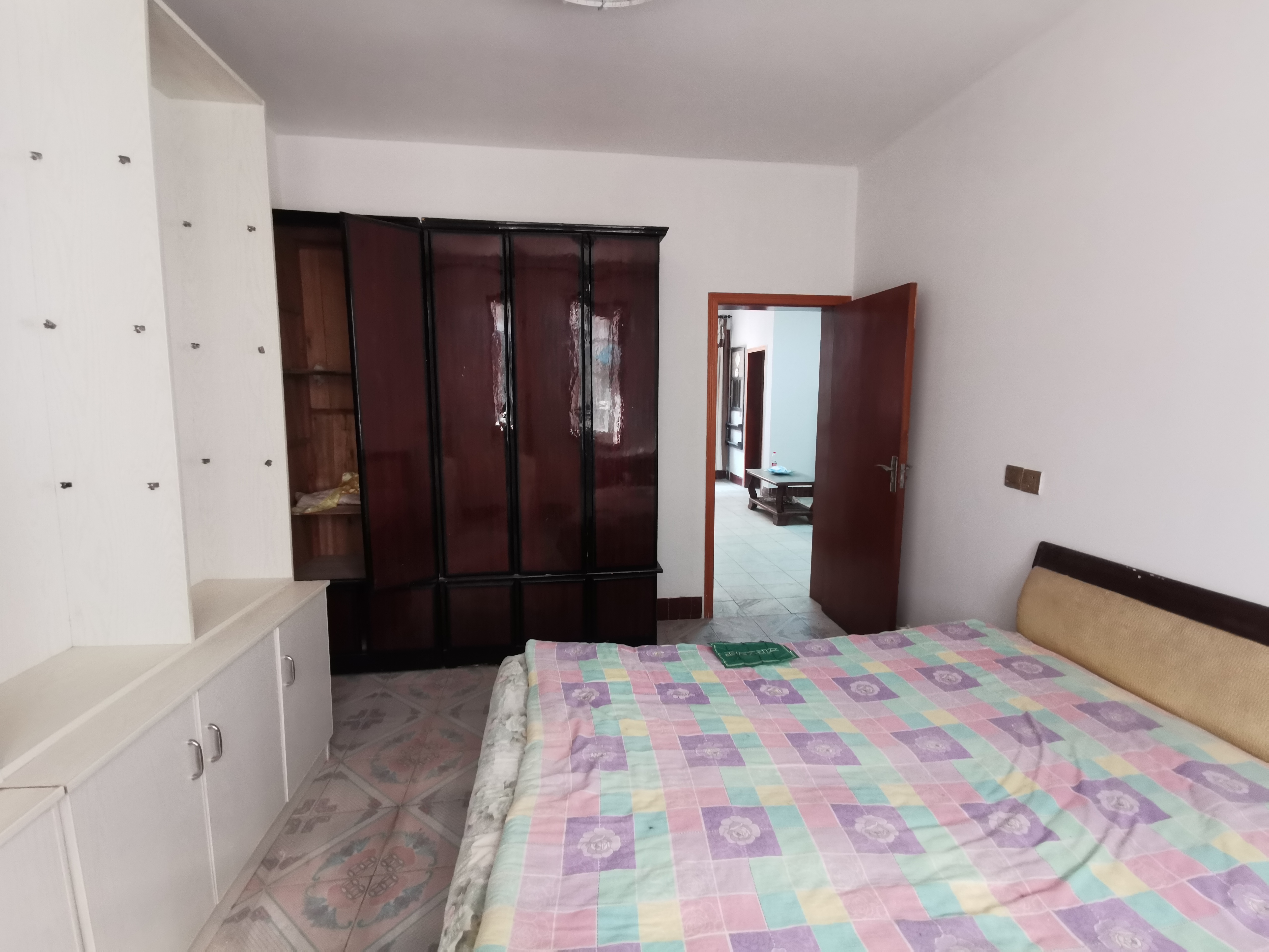 老城区油炸湾菜场旁红星里机械厂宿舍三房四楼诚心出售看房有钥匙